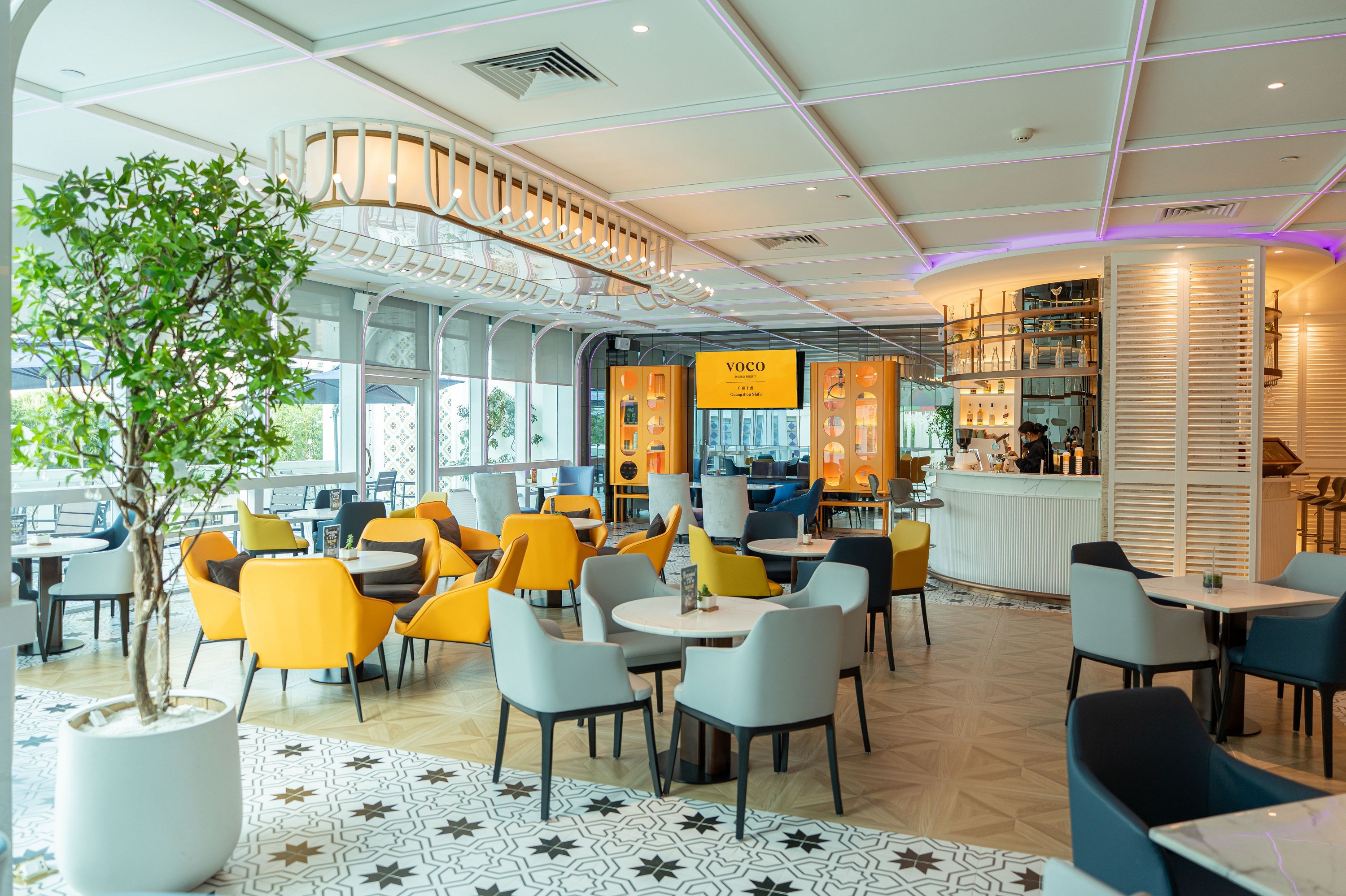 Sunny Holiday Inn by null