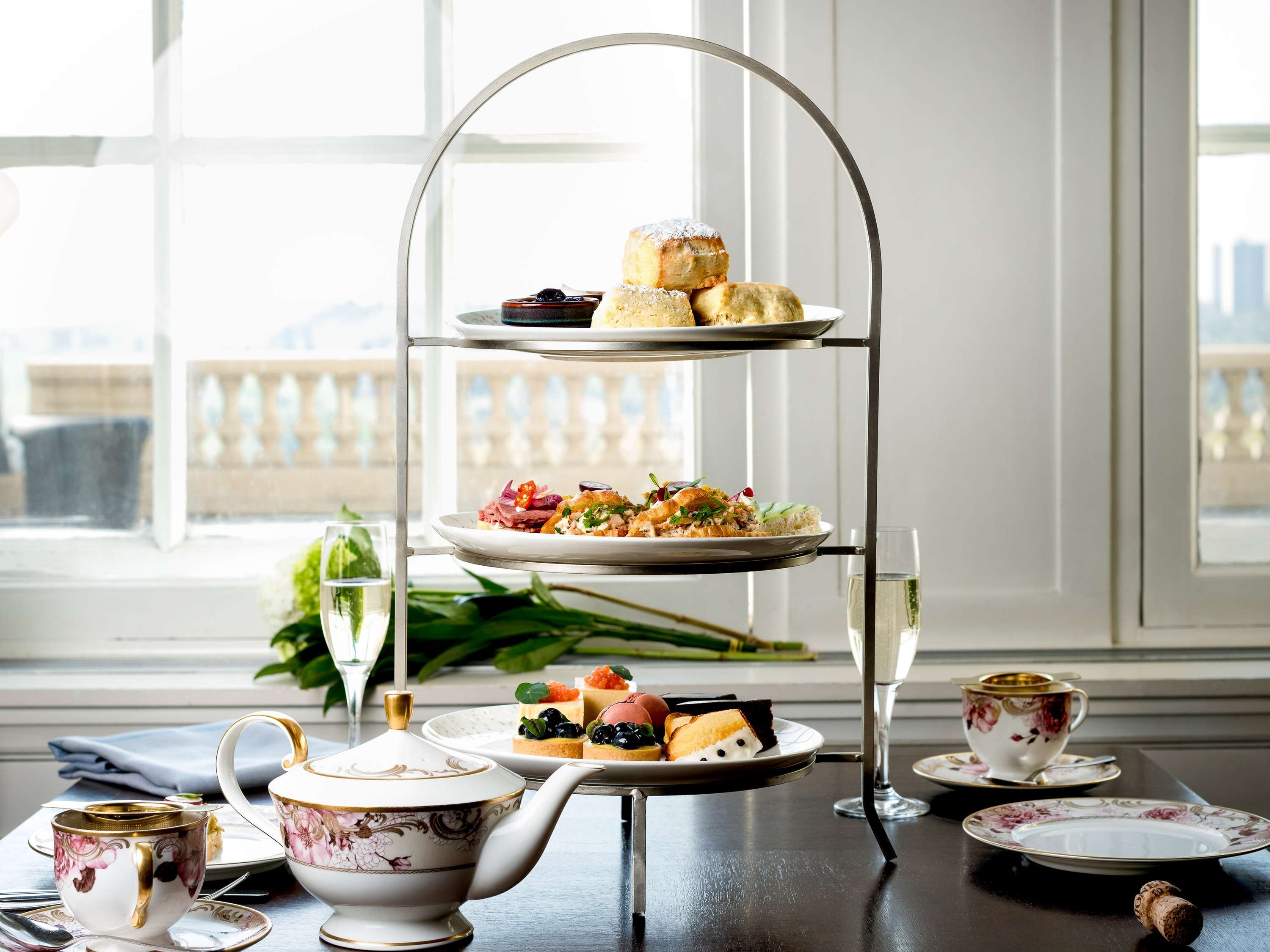 Fairmont Hotel Macdonald by null