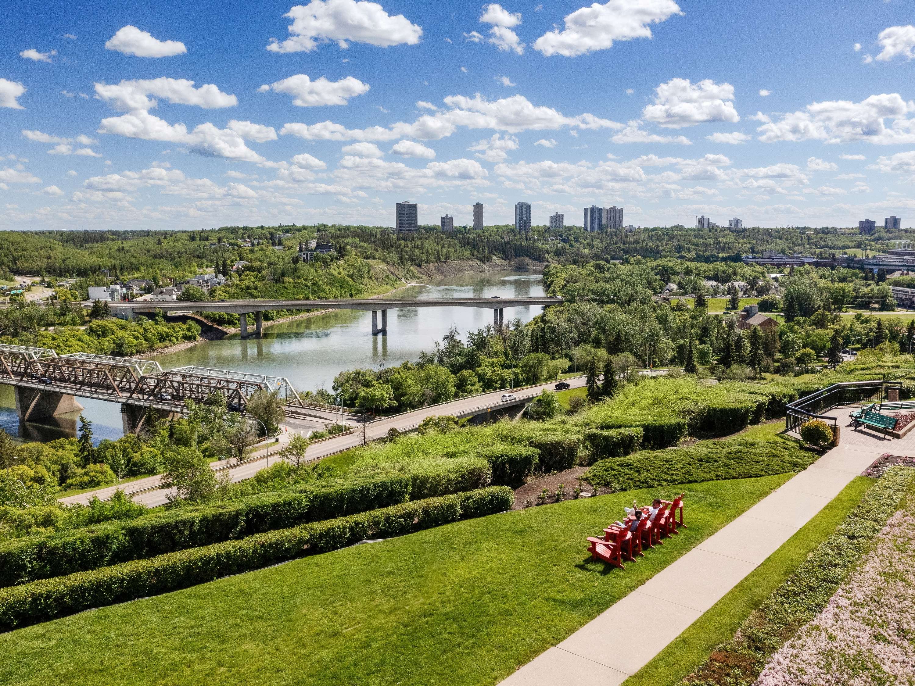 Fairmont Hotel Macdonald by null