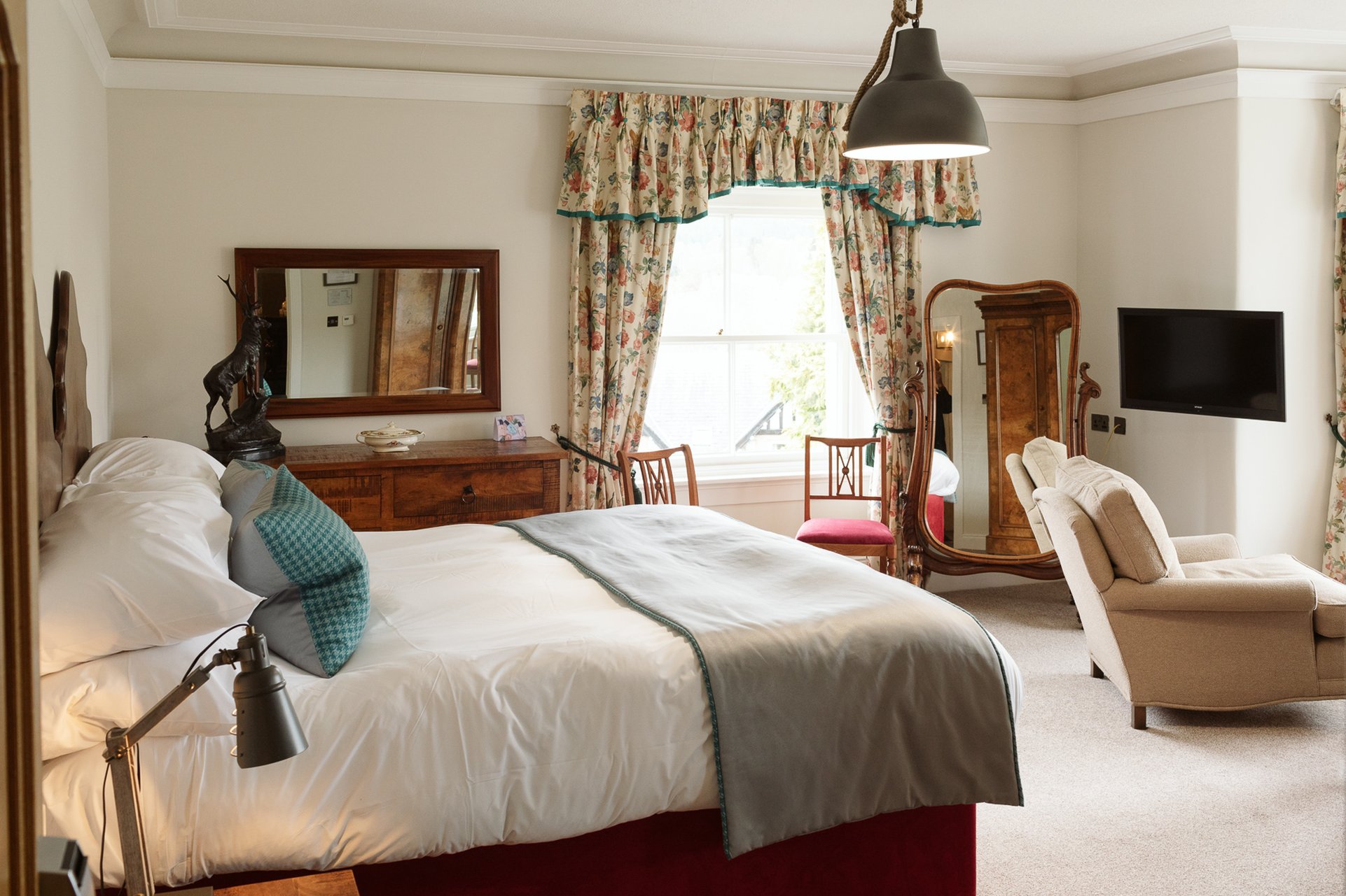 The Lovat Hotel & Restaurant by null