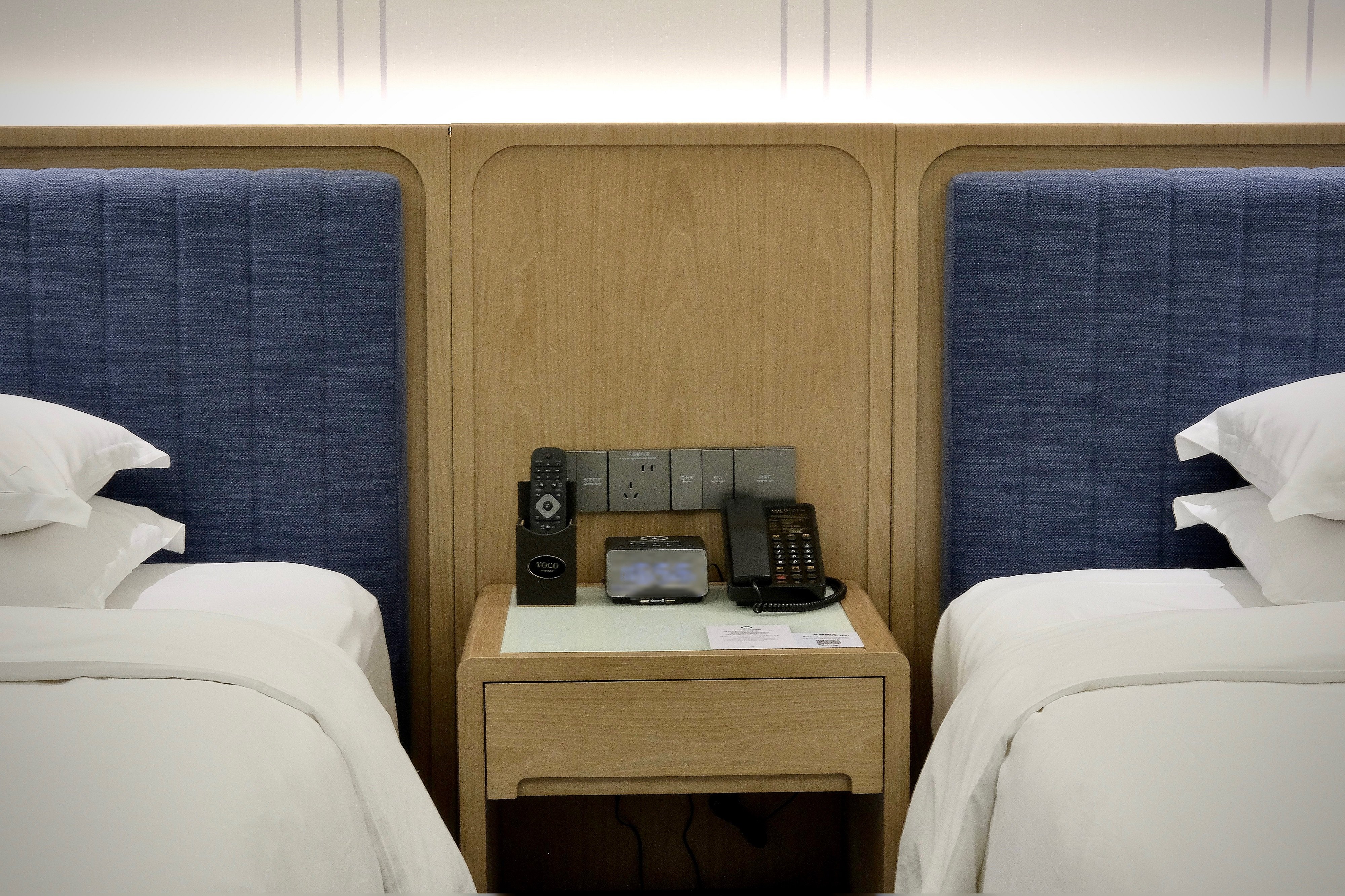 Sunny Holiday Inn by null