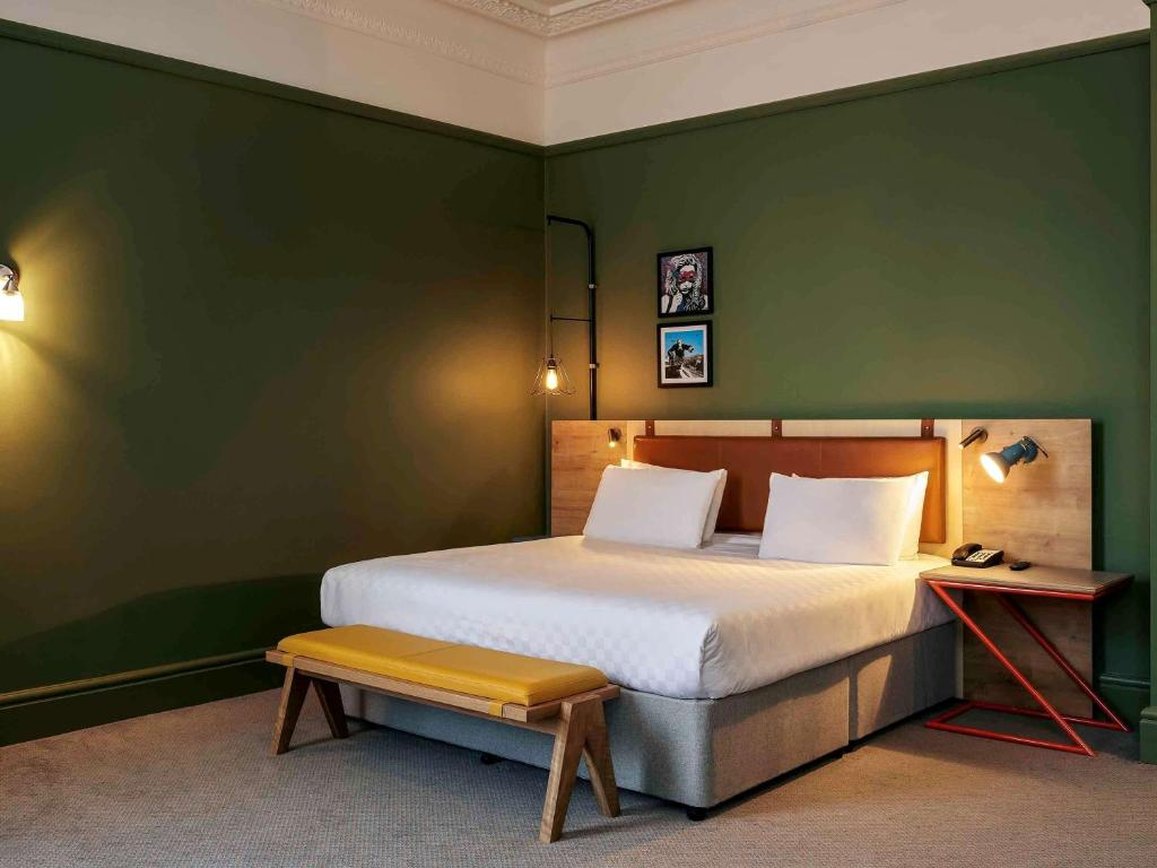 Bristol Grand Hotel By Sunday by null