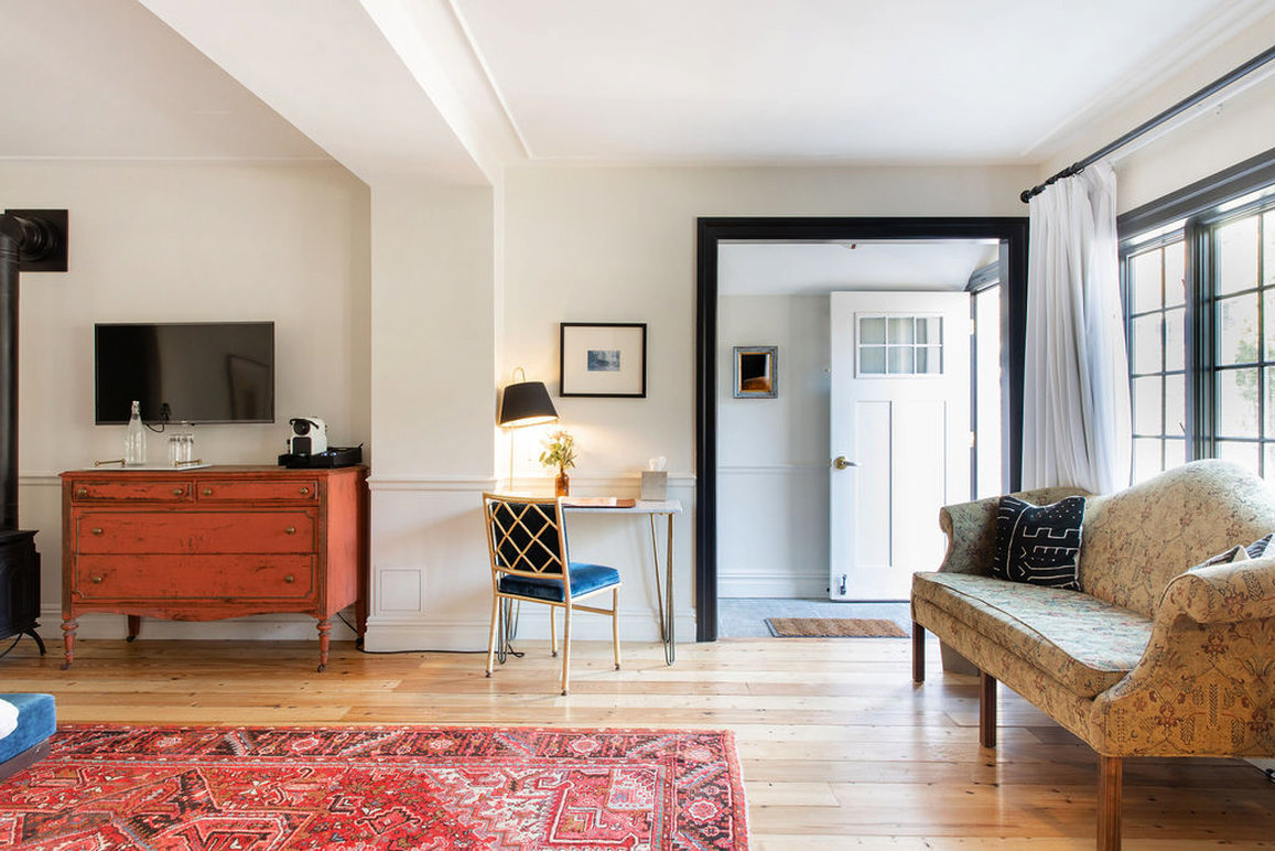 Hasbrouck House by null