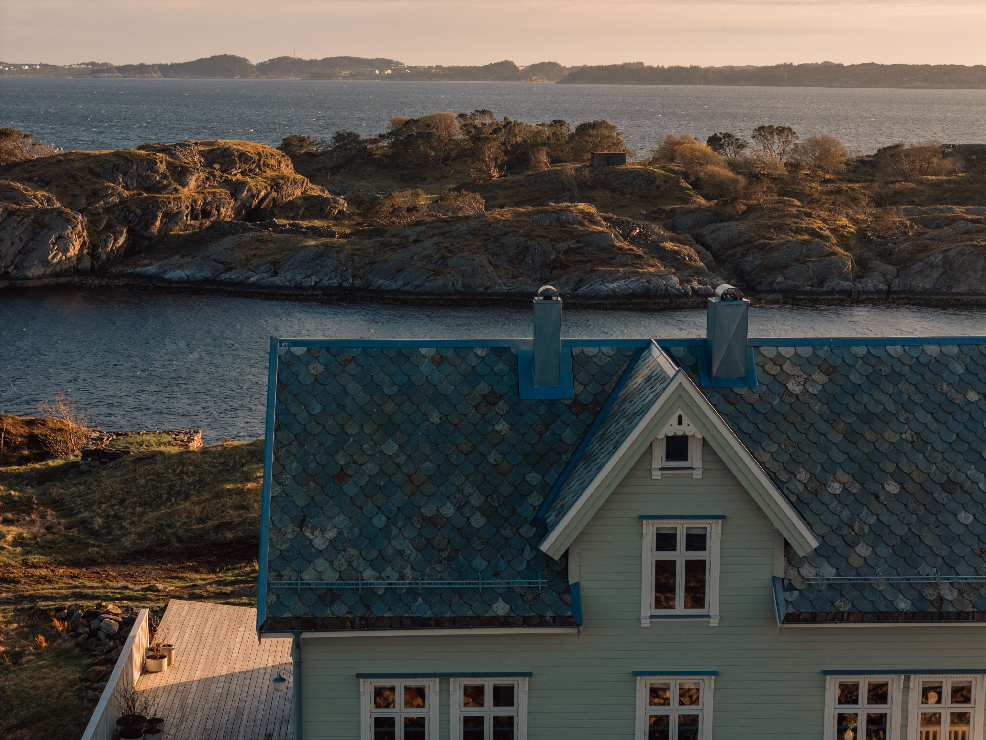 LILLØY LINDENBERG by null