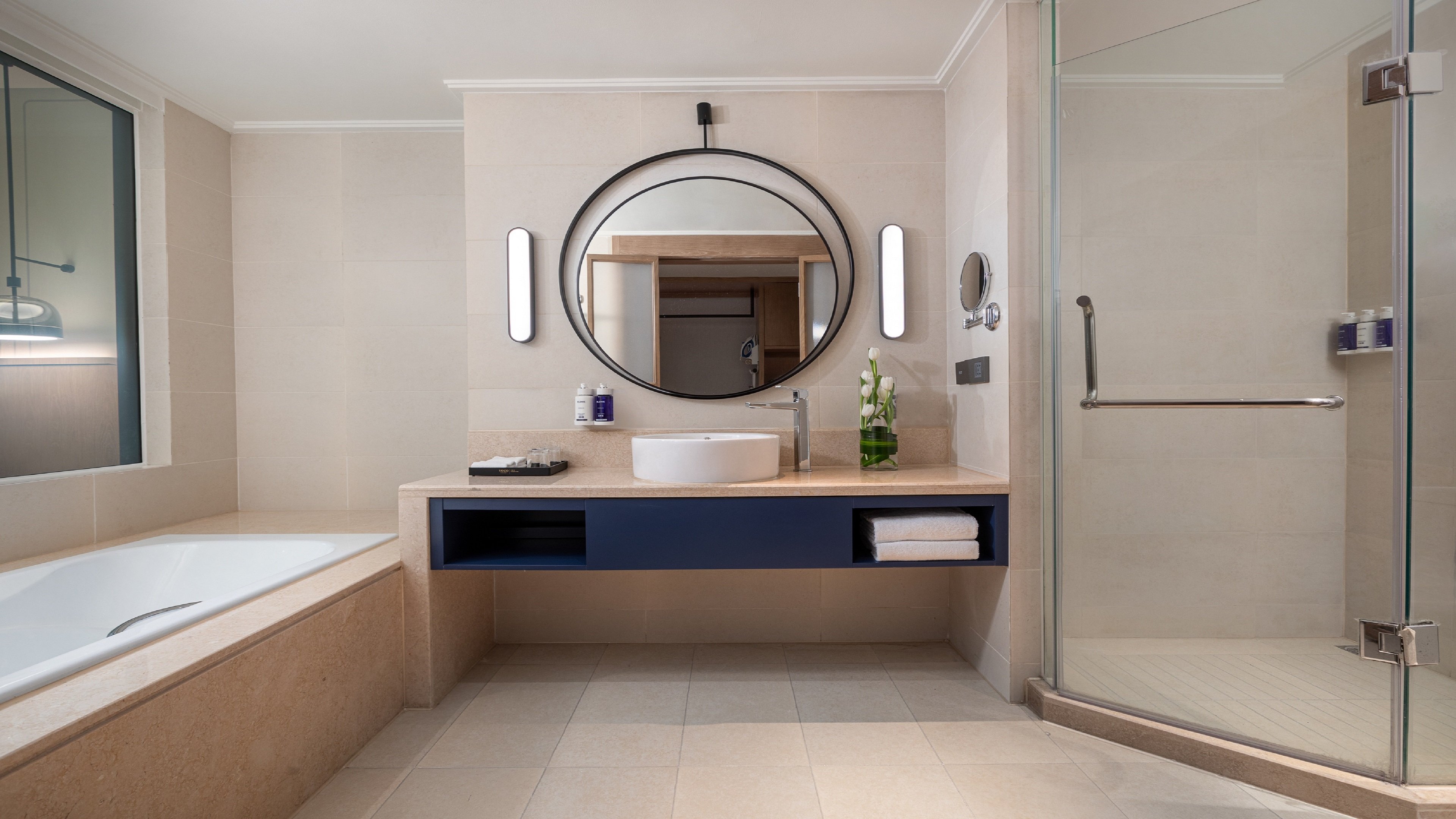 voco Guangzhou Shifu by null