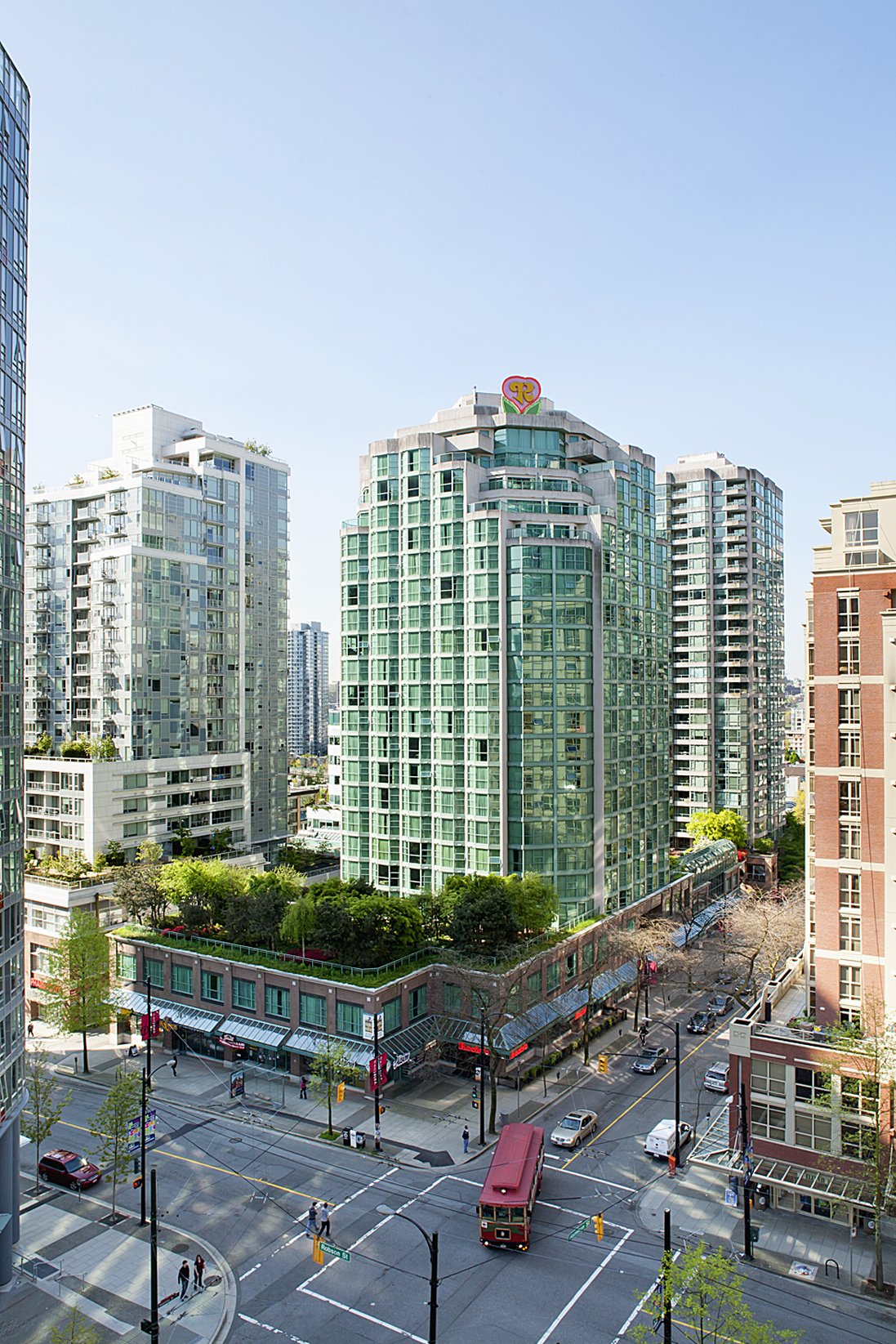 Rosedale on Robson Suite Hotel by null