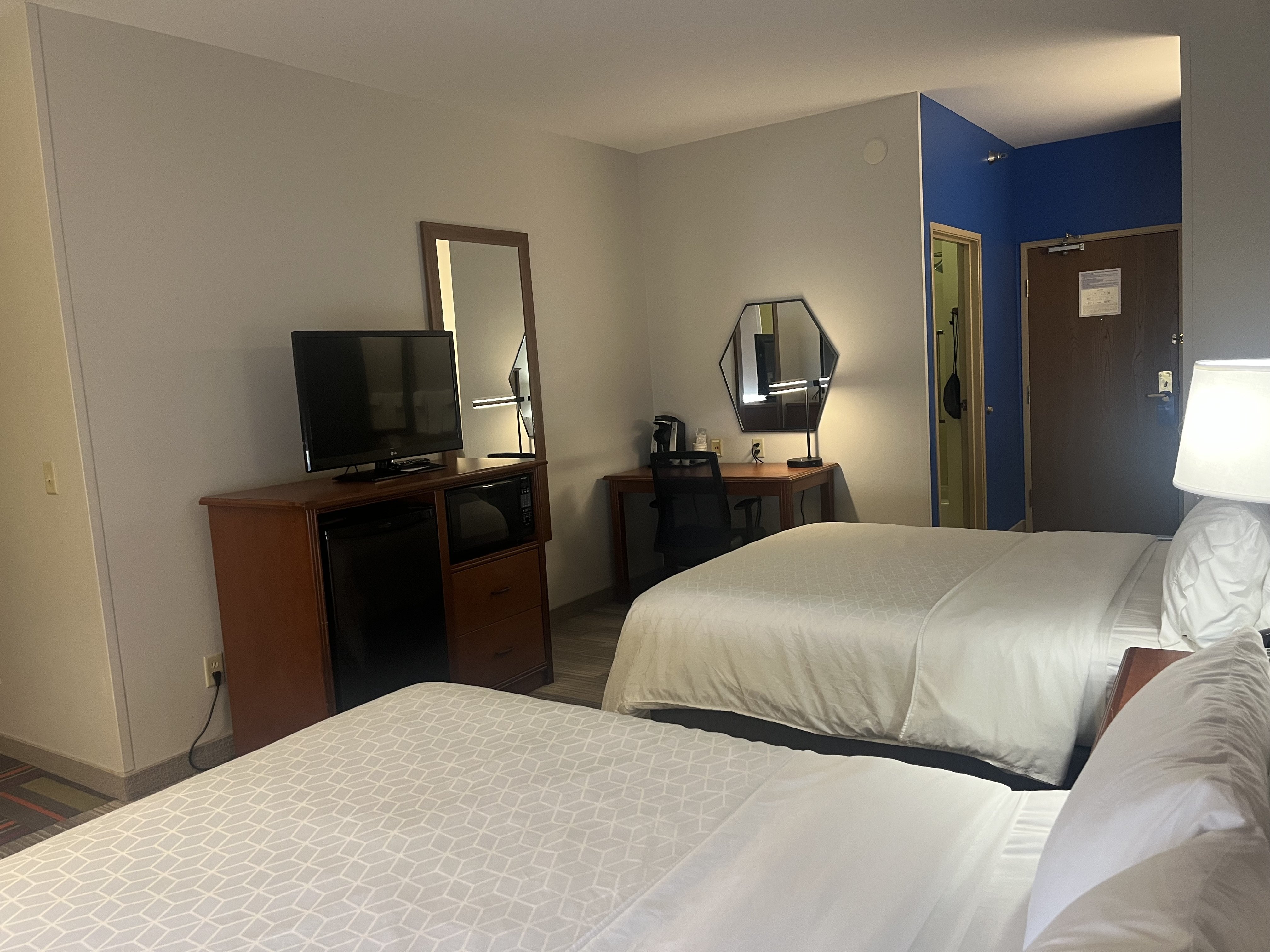 Holiday Inn Express & Suites Sioux Falls at Empire Mall, an IHG Hotel photo 7