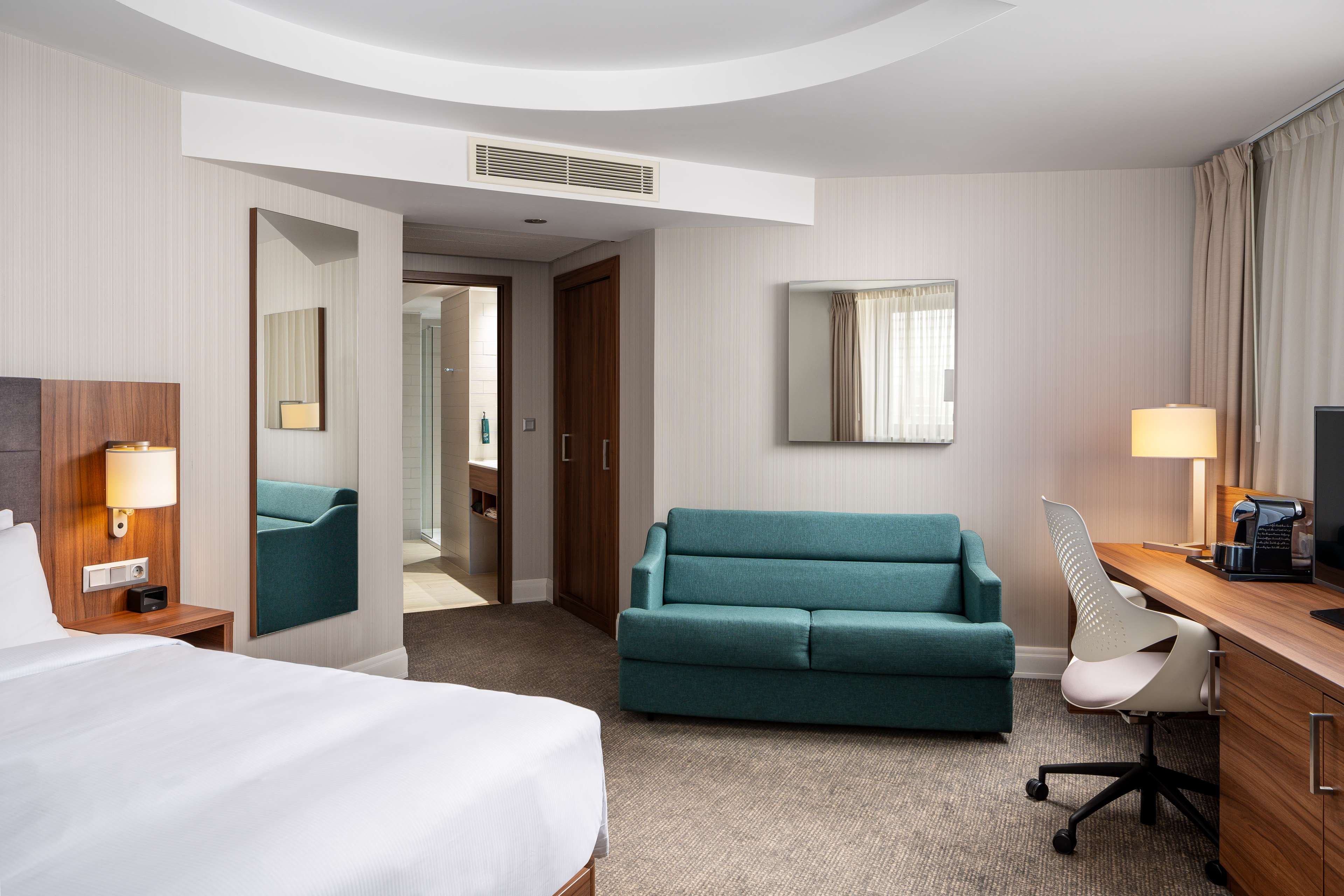 Hilton Garden Inn by null