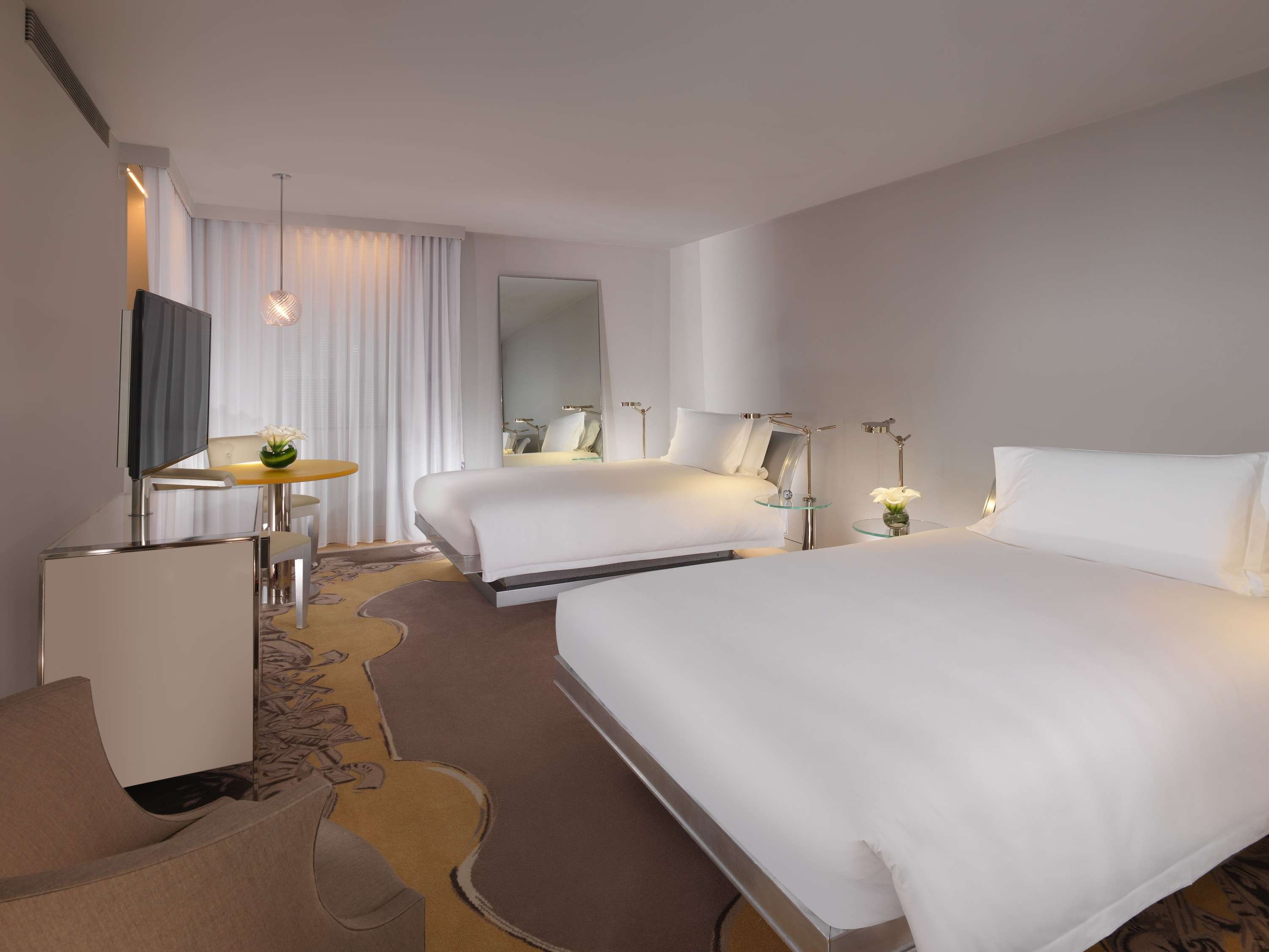 Sanderson London by null