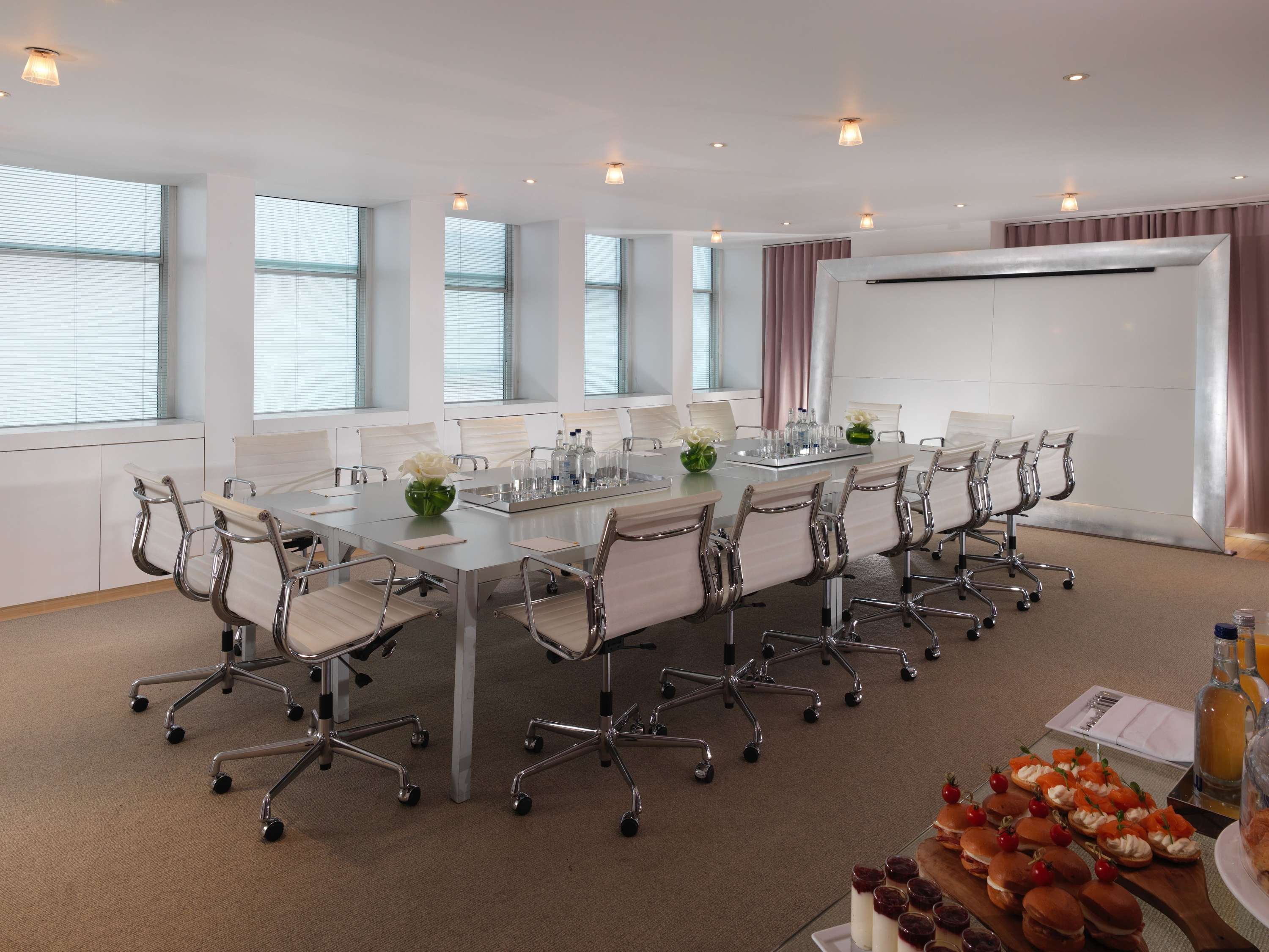 Sanderson London by null