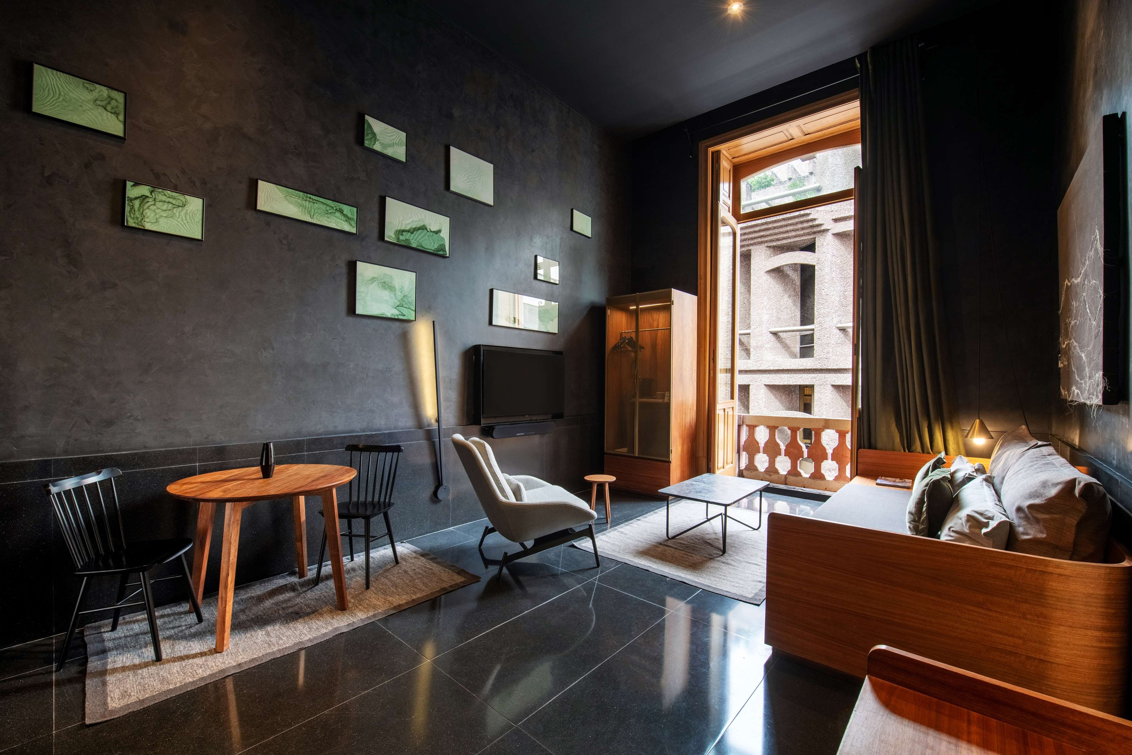 Umbral, Curio Collection by Hilton by null