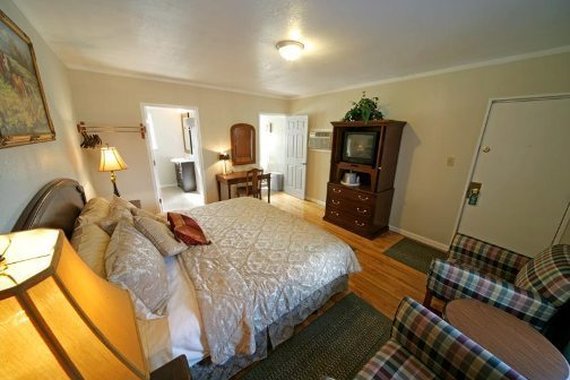 Rainbow Lodge by null