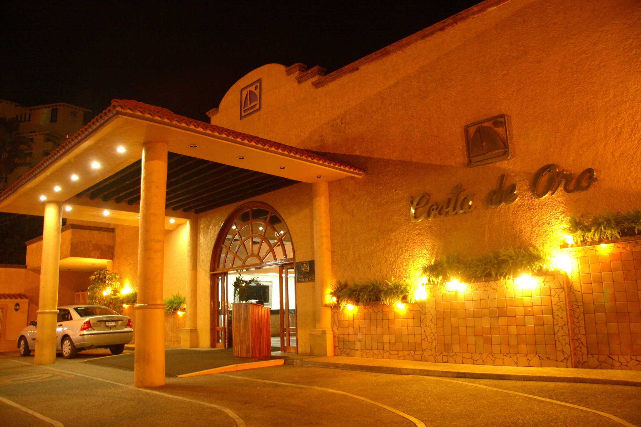 Costa De Oro Beach Hotel image