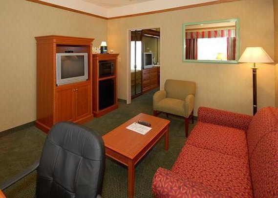 CW Suites photo 4