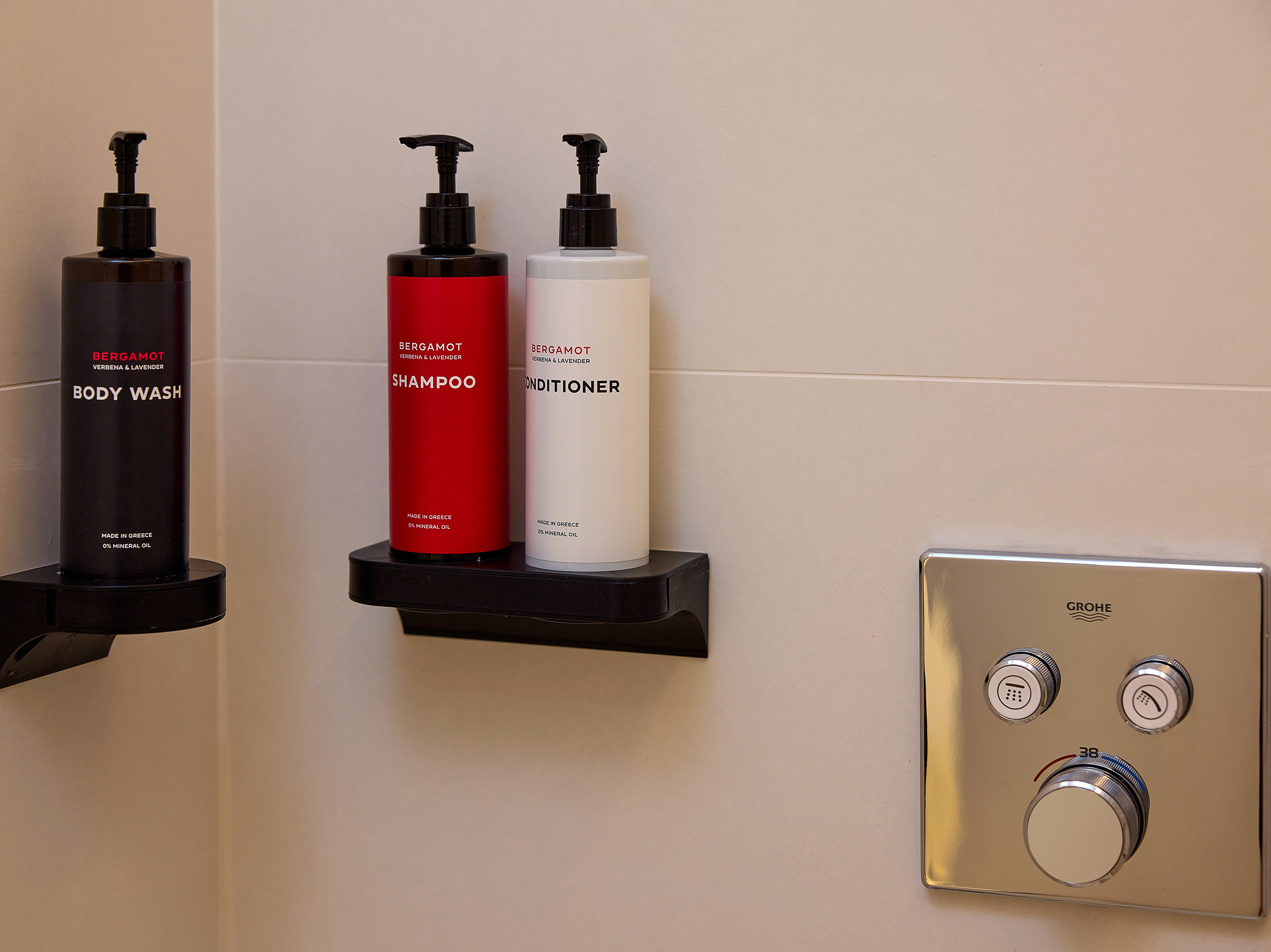 Vouliagmeni Suites by null