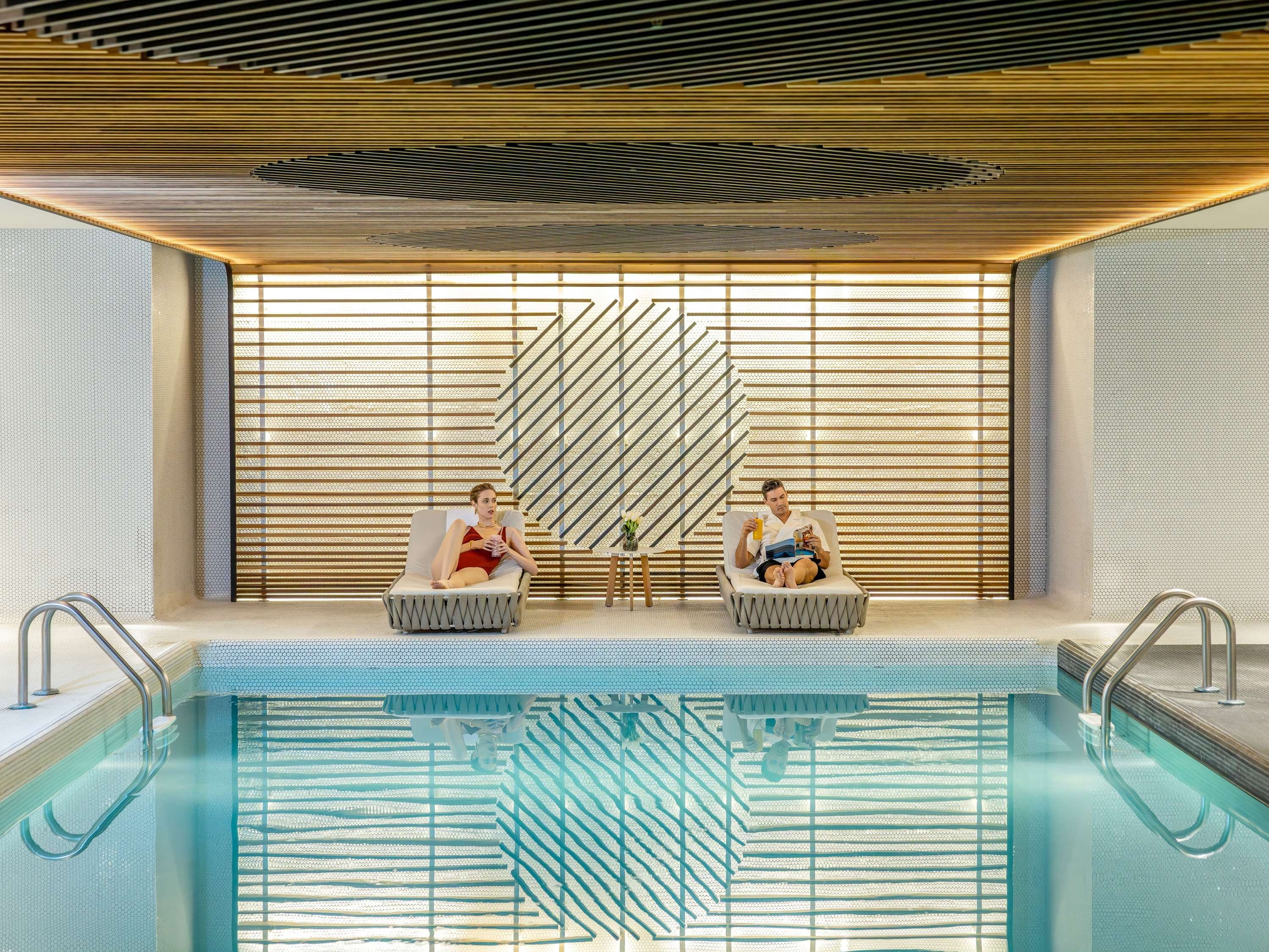 Fairmont The Queen Elizabeth by null