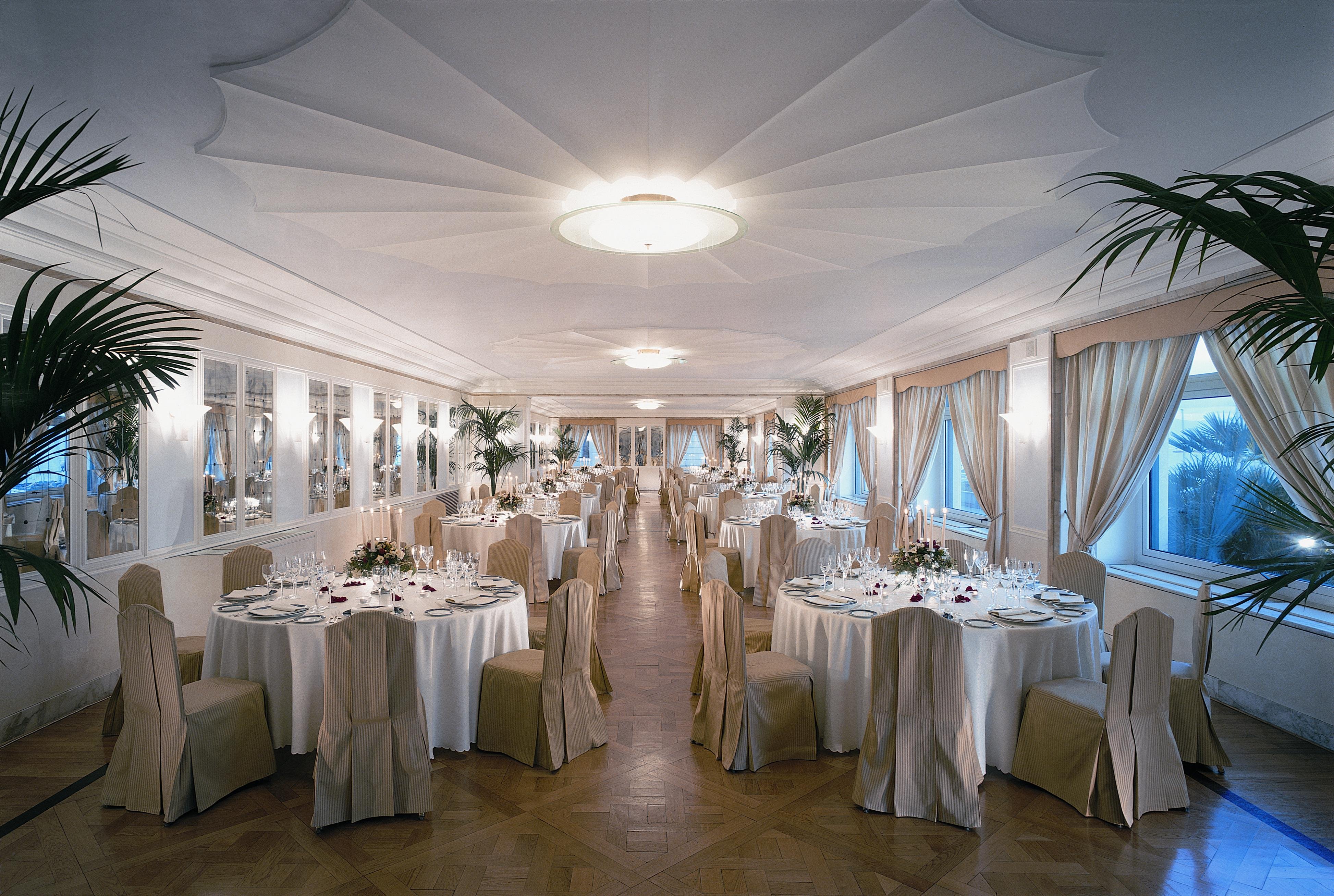 Grand Hotel Vesuvio by null