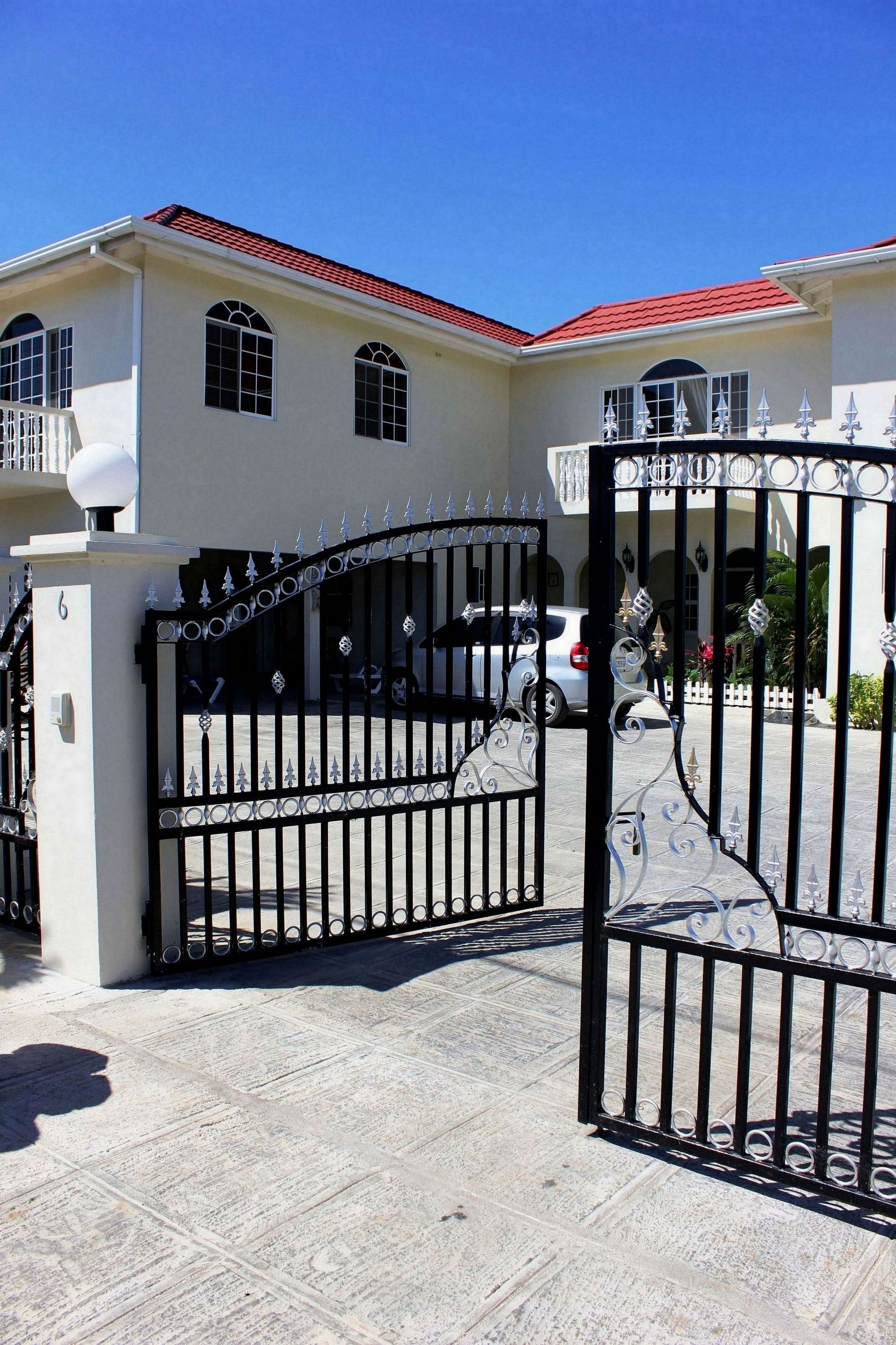 Retreat Guesthouse Luxury Suites by null