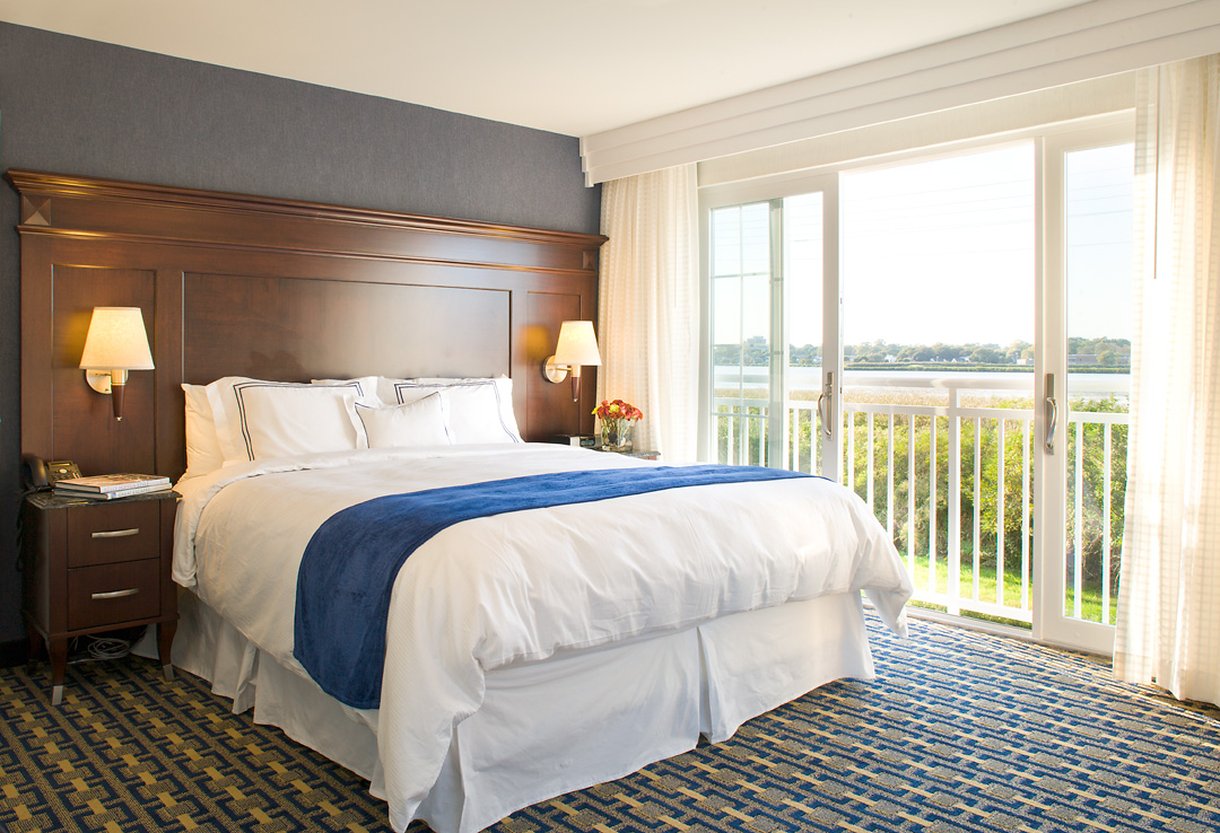 Newport Beach Hotel & Suites by null
