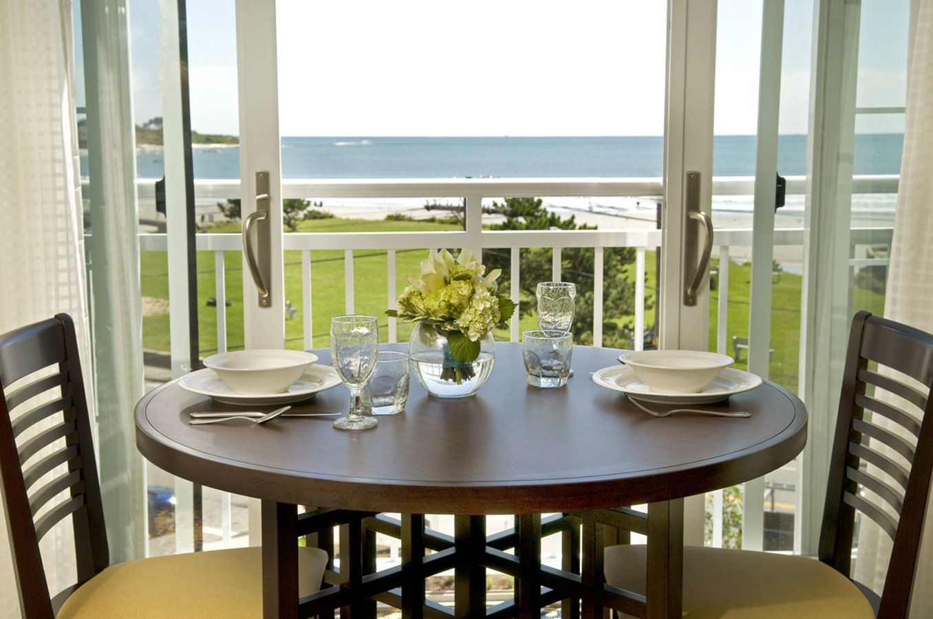 Newport Beach Hotel & Suites by null