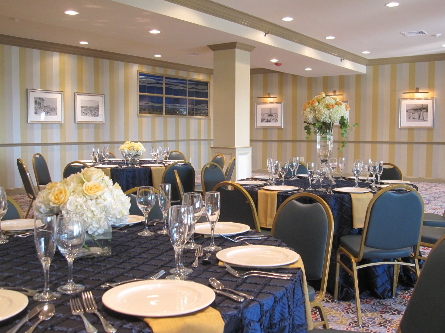 Newport Beach Hotel & Suites by null