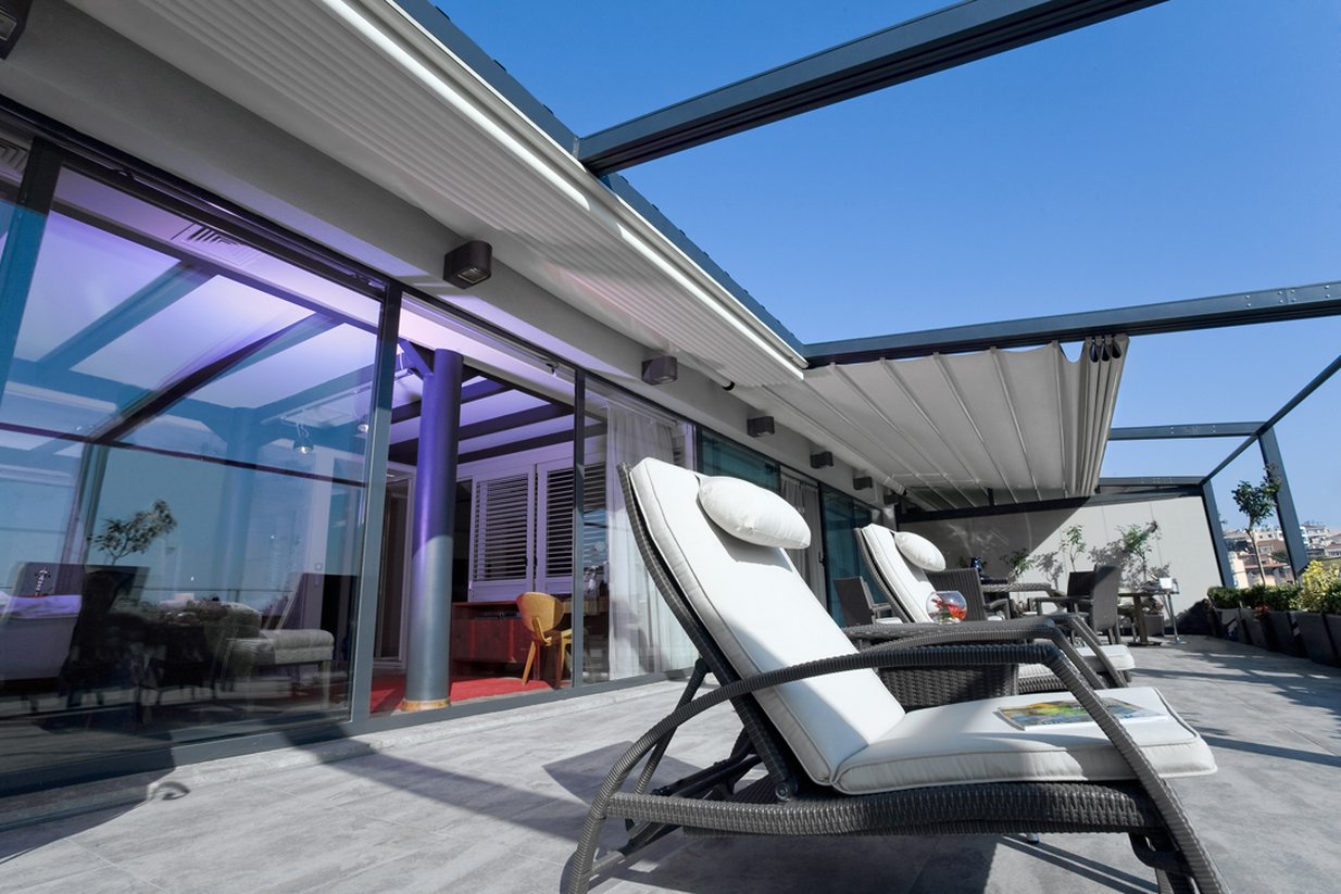 Tomtom Suites by null