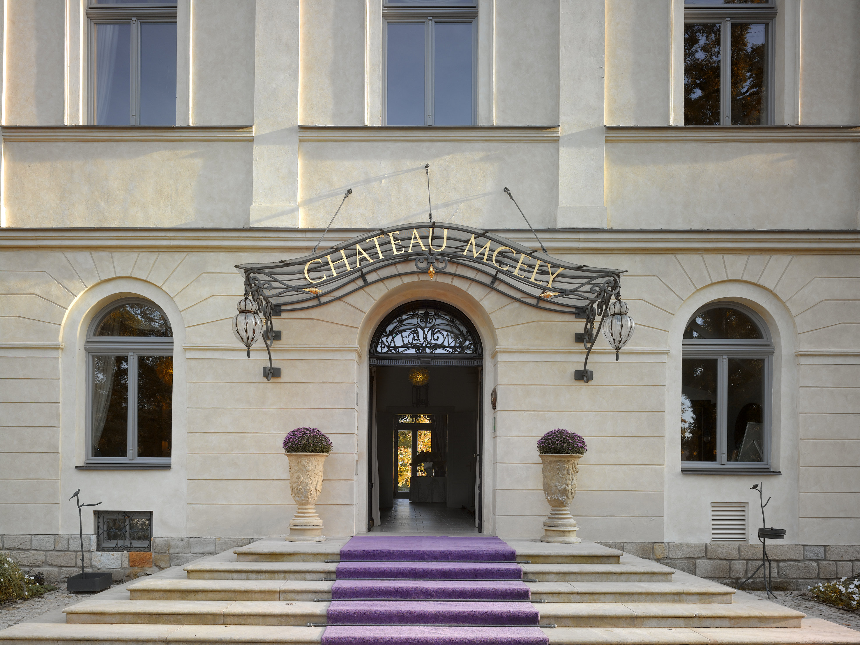 Chateau Mcely by null