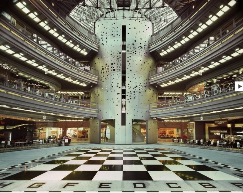 Blow Up Hall 5050 by null