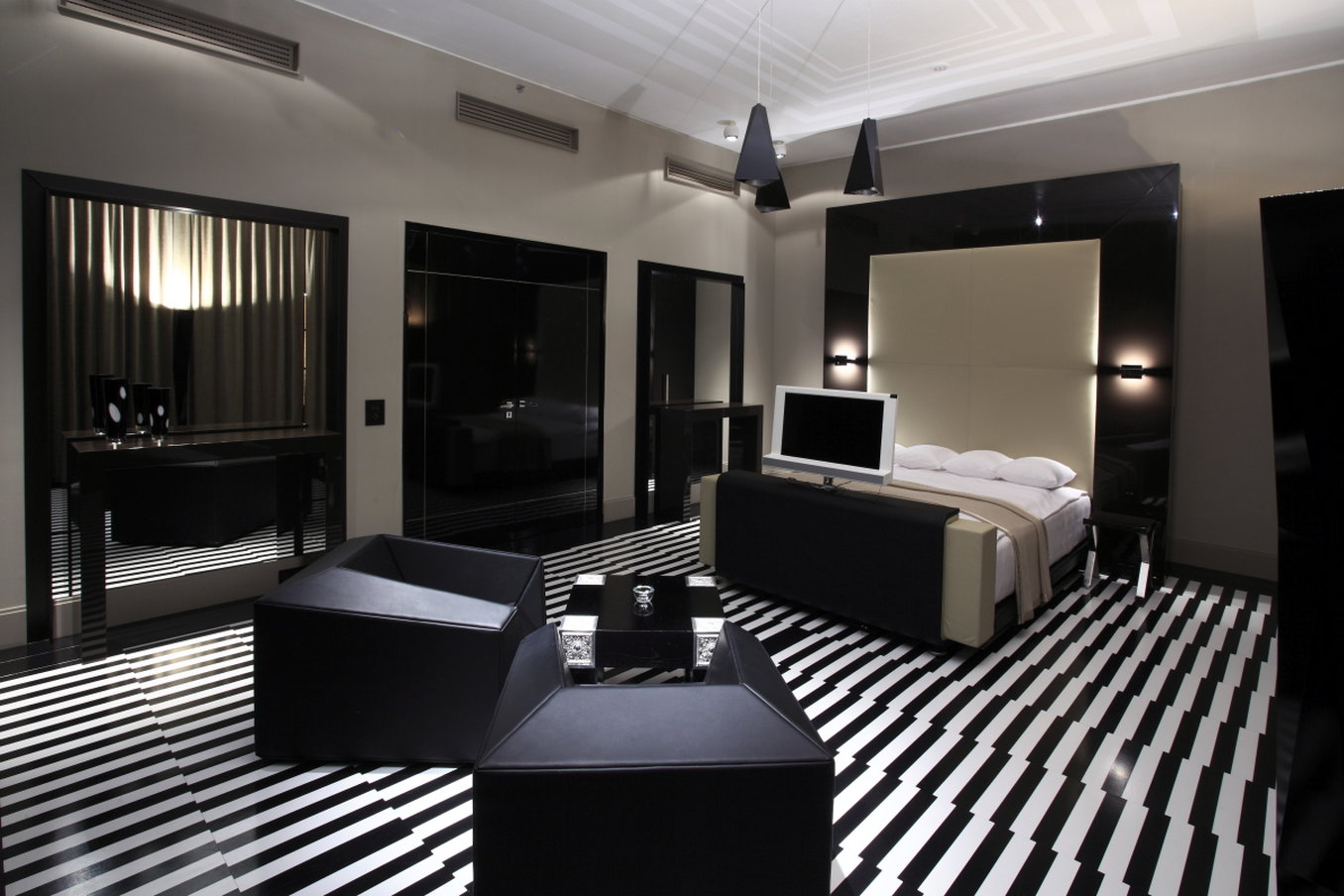Blow Up Hall 5050 by null