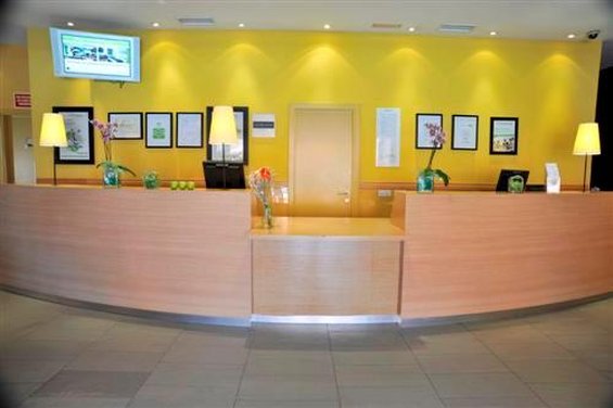 Hotel Travelodge Madrid Alcala de Henares by null