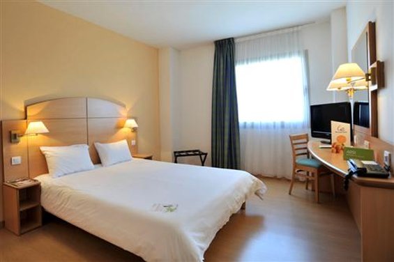 Hotel Travelodge Madrid Alcala de Henares by null