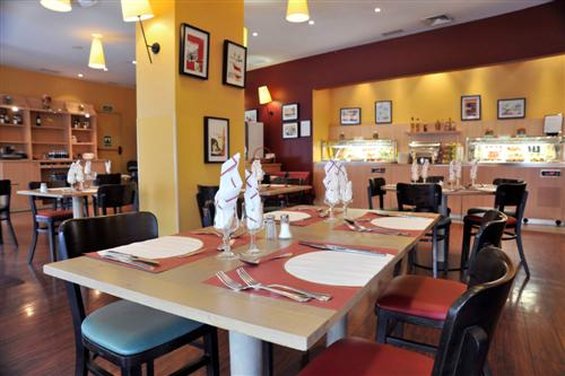 Hotel Travelodge Madrid Alcala de Henares by null