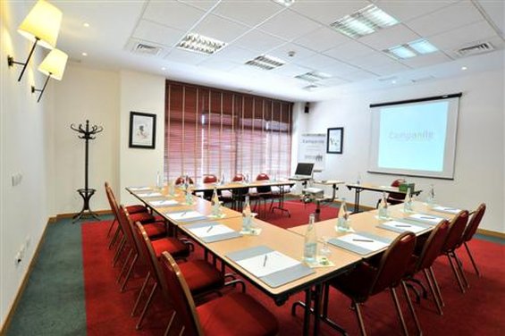 Hotel Travelodge Madrid Alcala de Henares by null