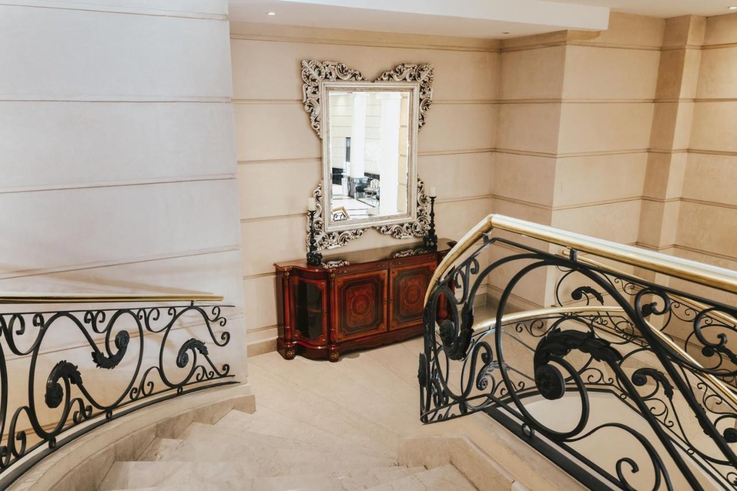 Diplomatic Hotel photo 3