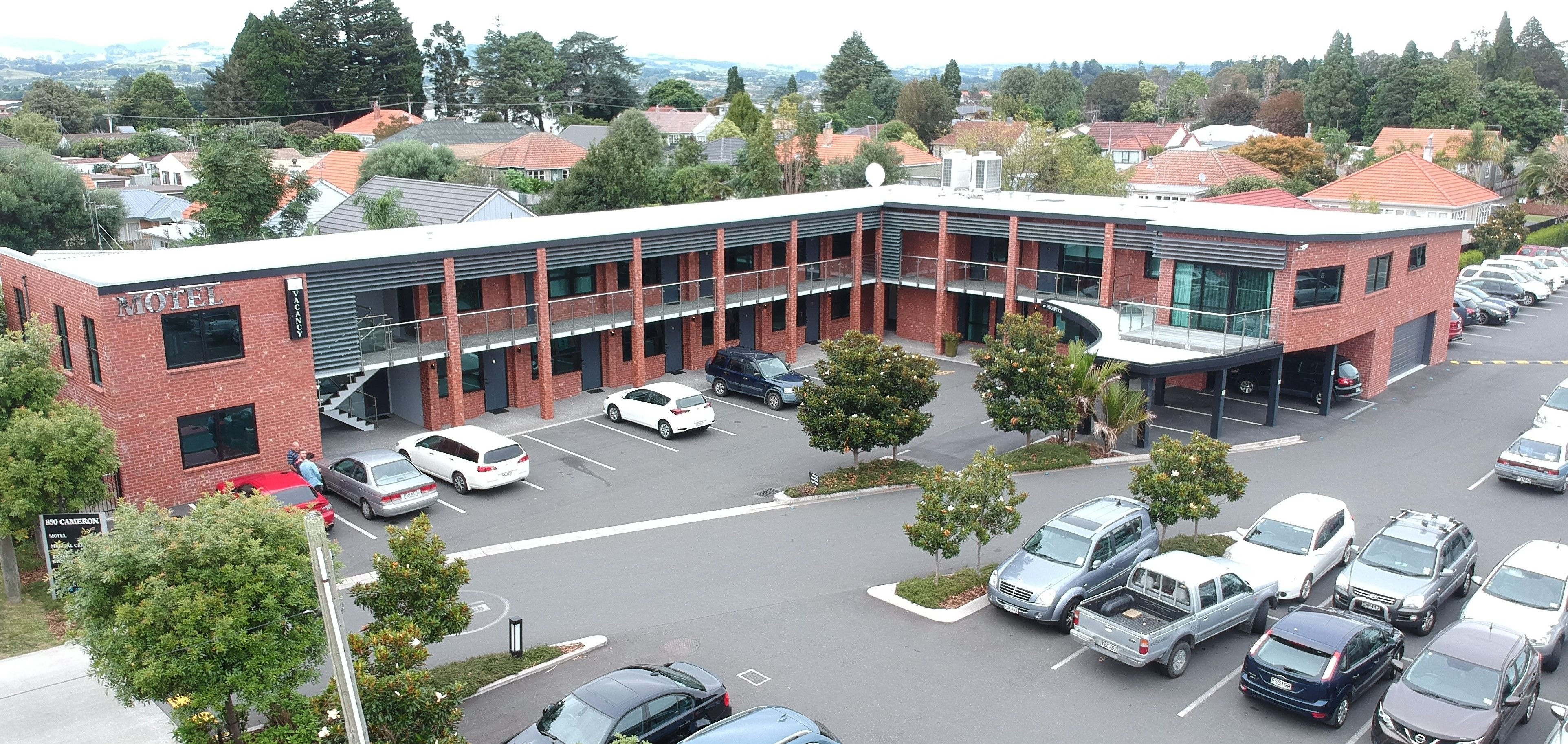 850 Cameron Motel by null