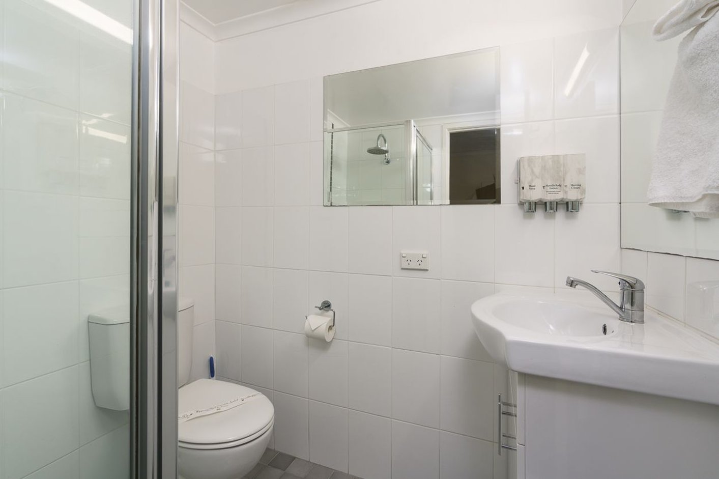 Sapphire Waters Motor Inn by null