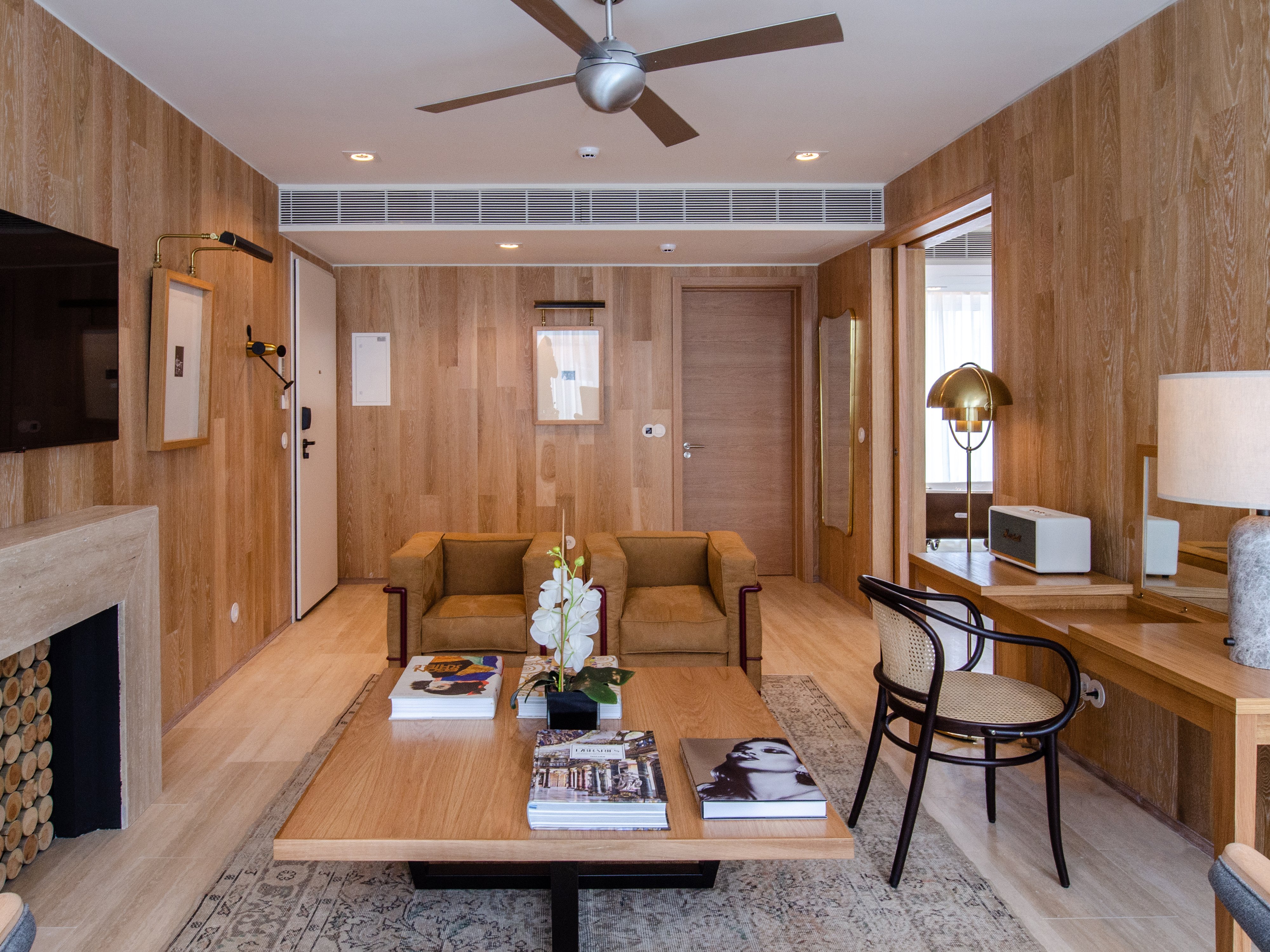 Brown's | Avenue Hotel by null