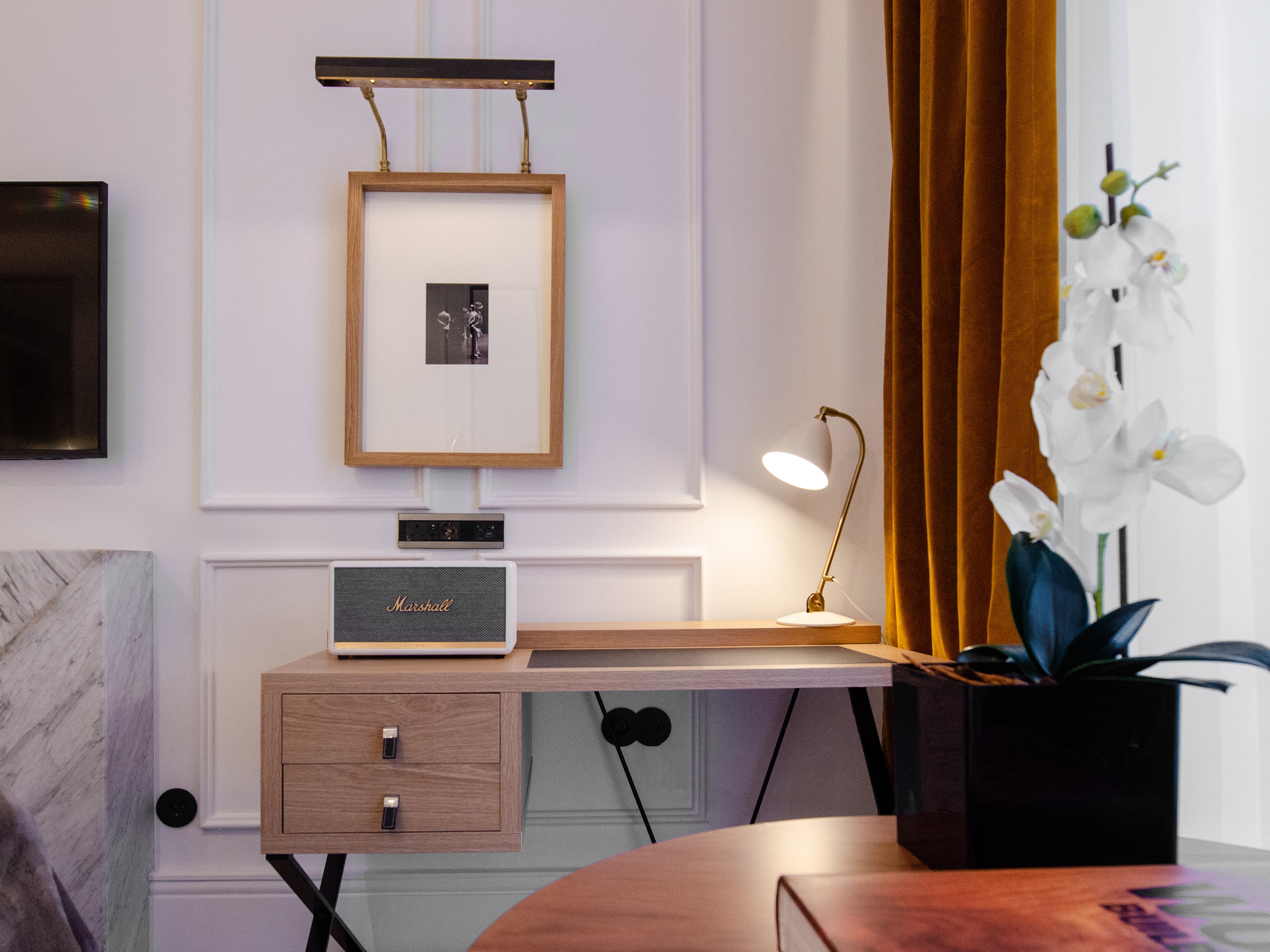 Brown's | Avenue Hotel by null