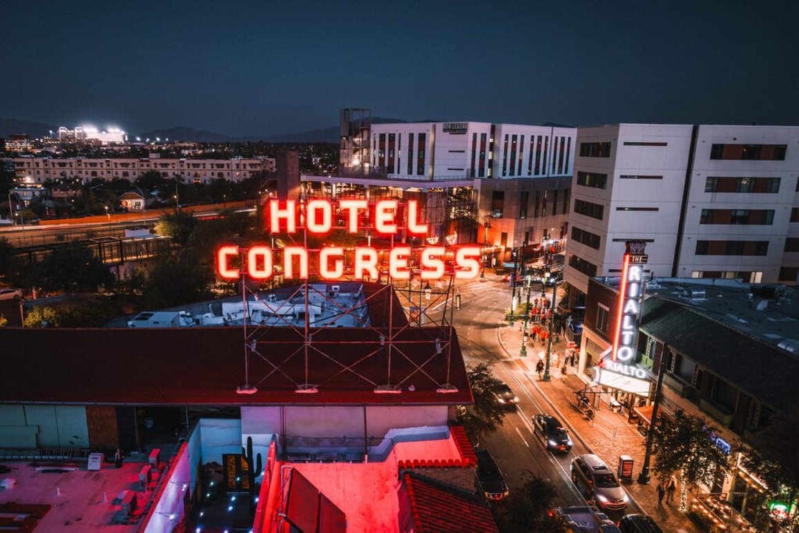 Hotel Congress by null