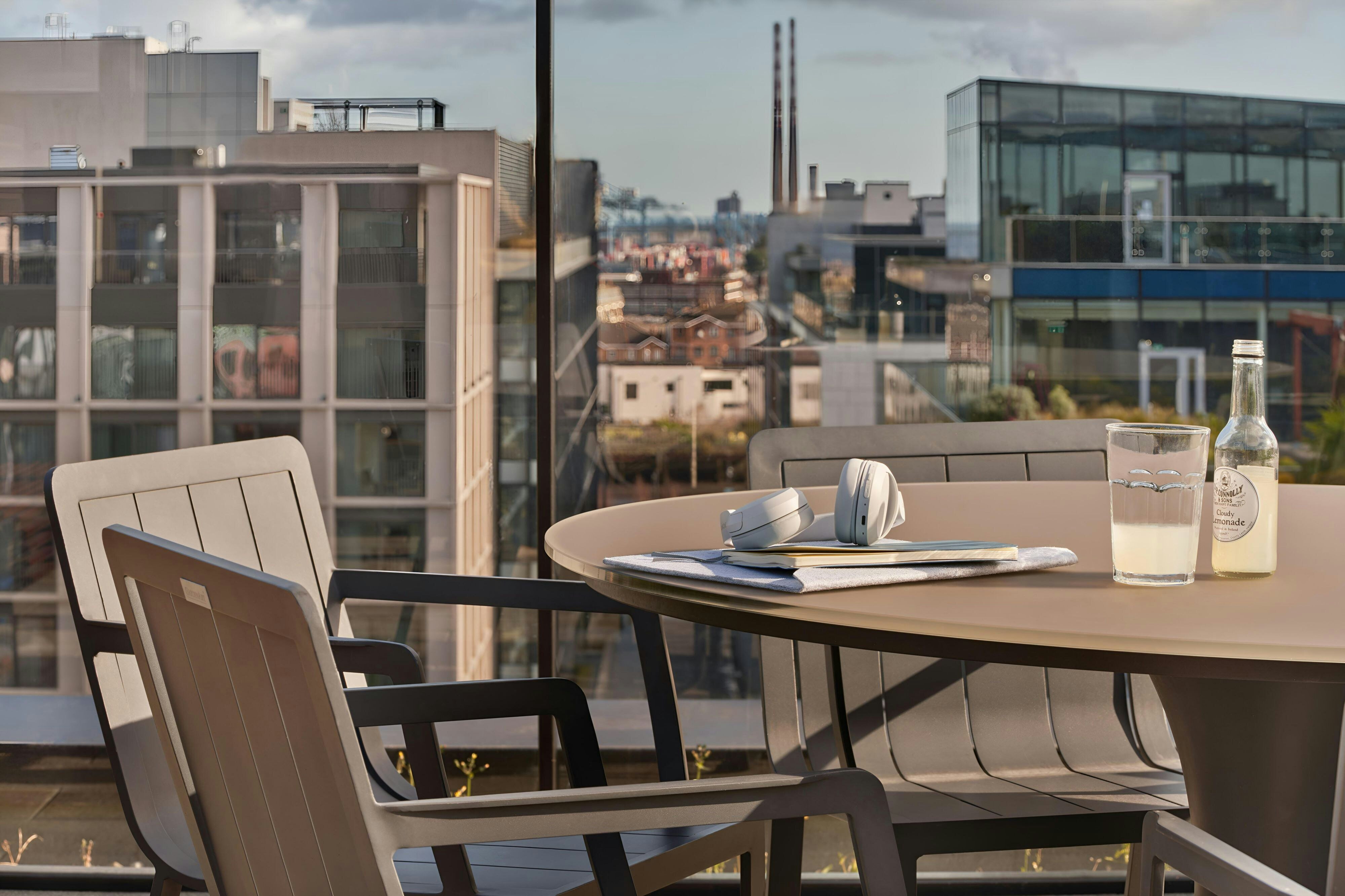 Sonder Britain Quay Apartments Grand Canal Square by null