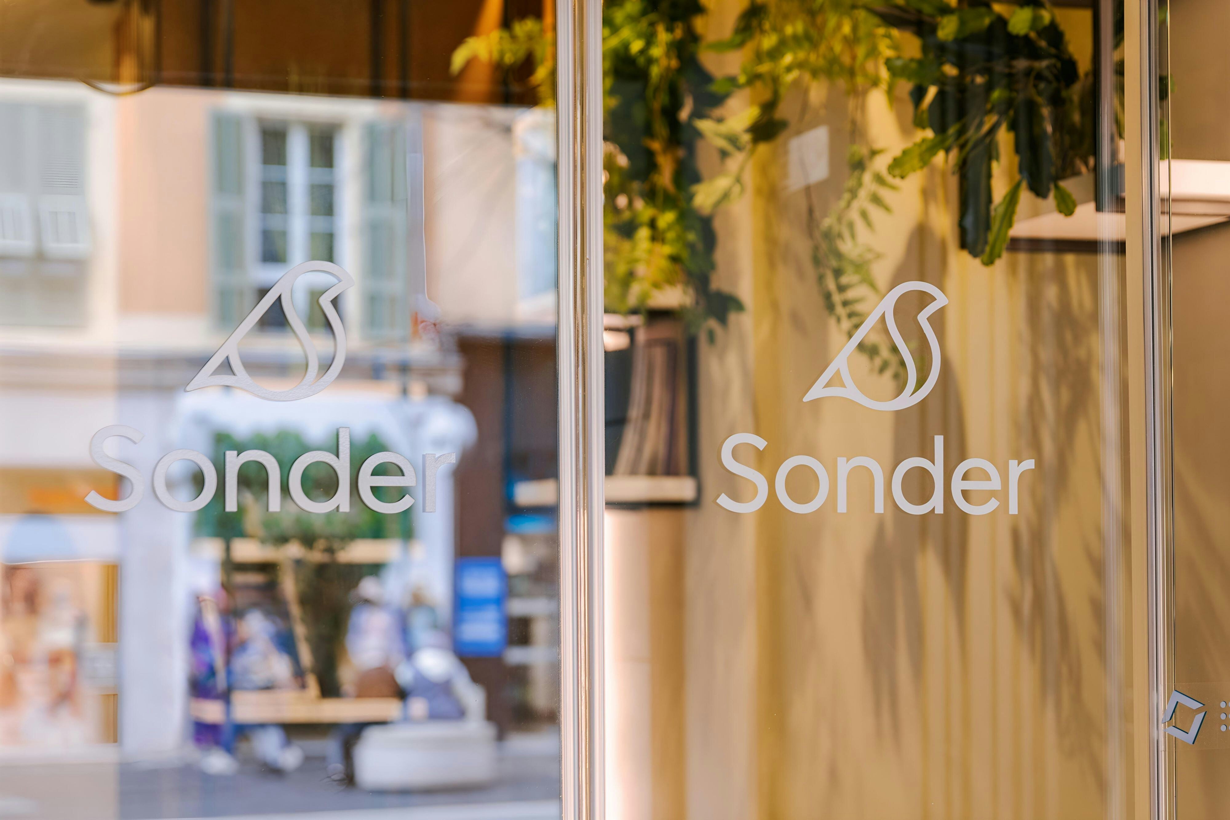 Yelo Jean Médecin Hotel, Sonder by null