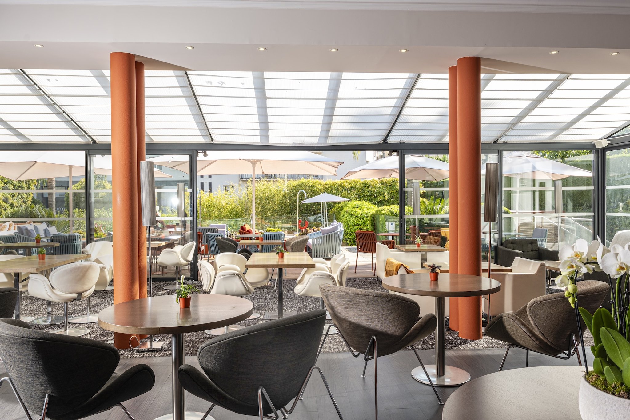 Hotel Canberra (le) by null