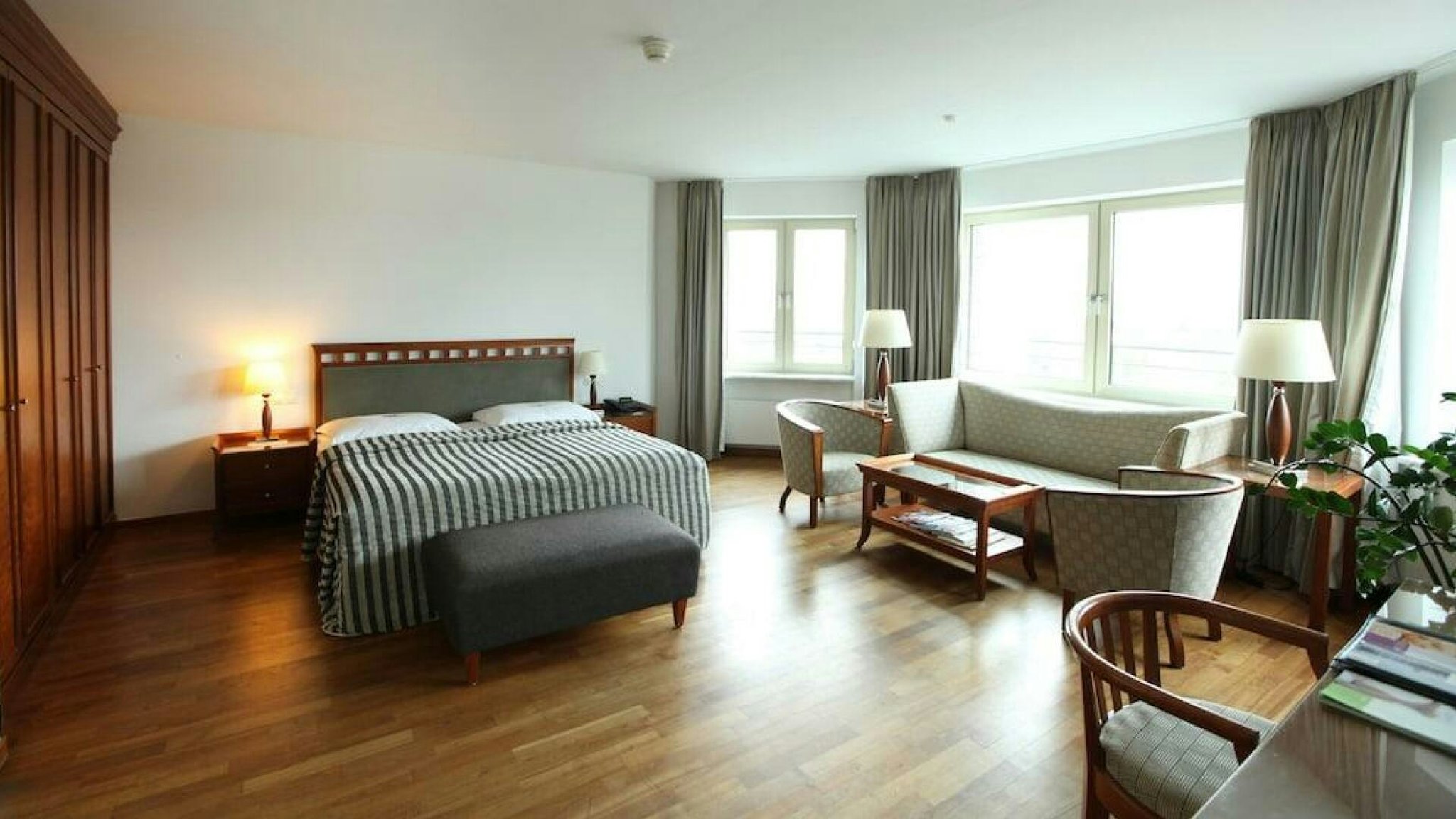 Main Plaza | Suite Tower photo 8