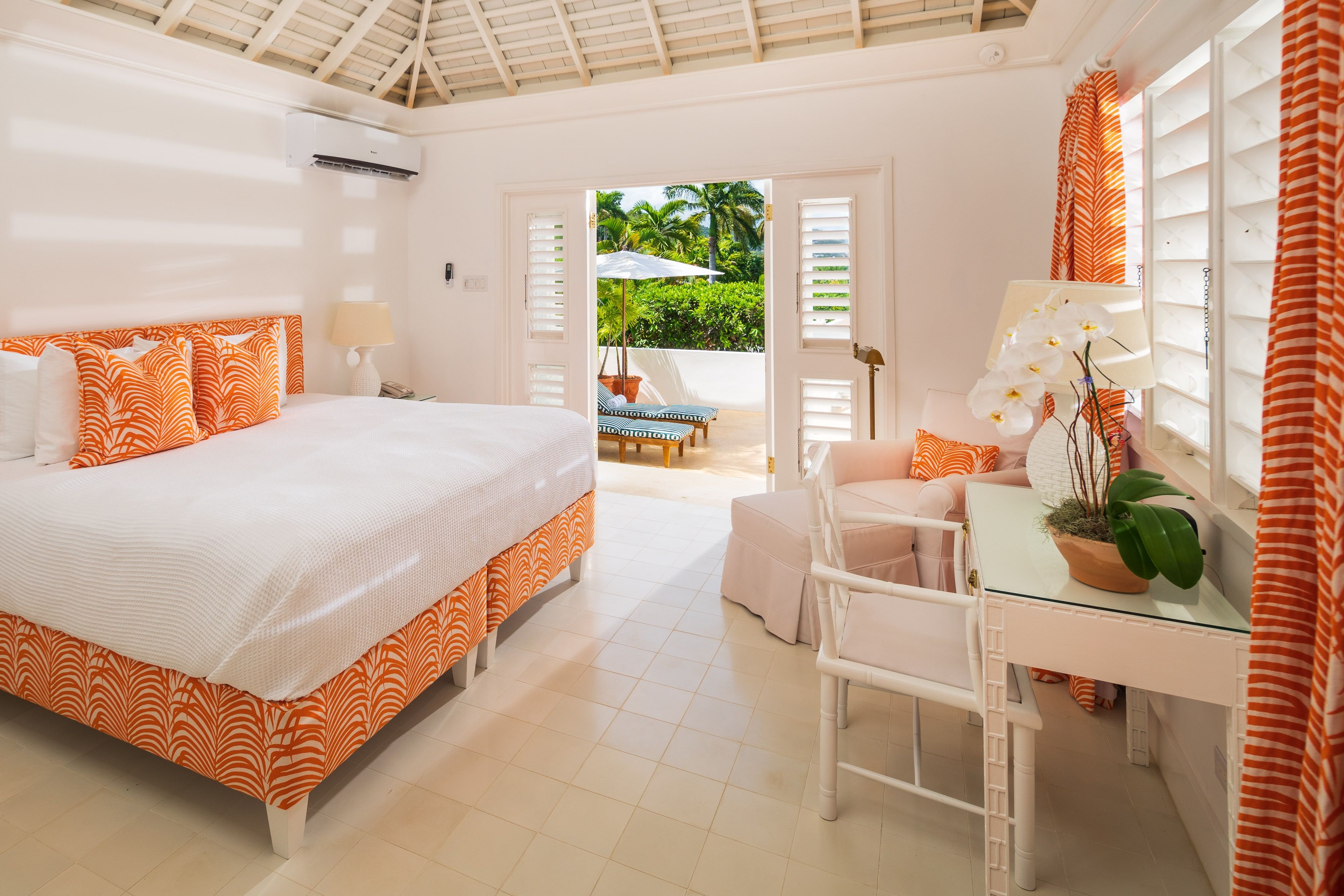 Round Hill Hotel and Villas by null