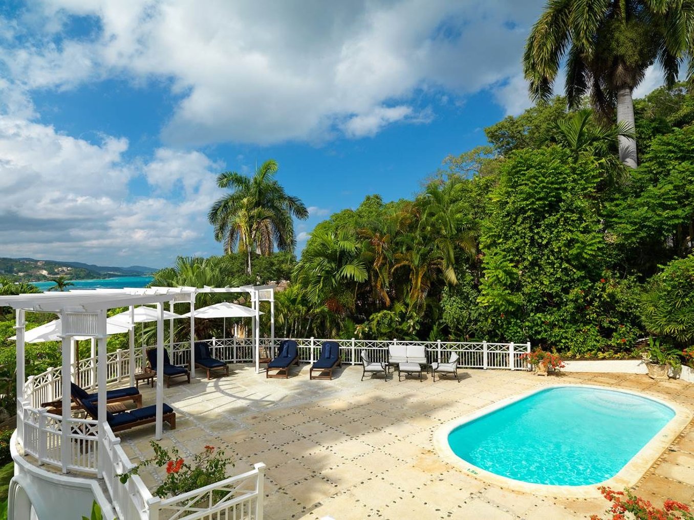 Round Hill Hotel and Villas by null