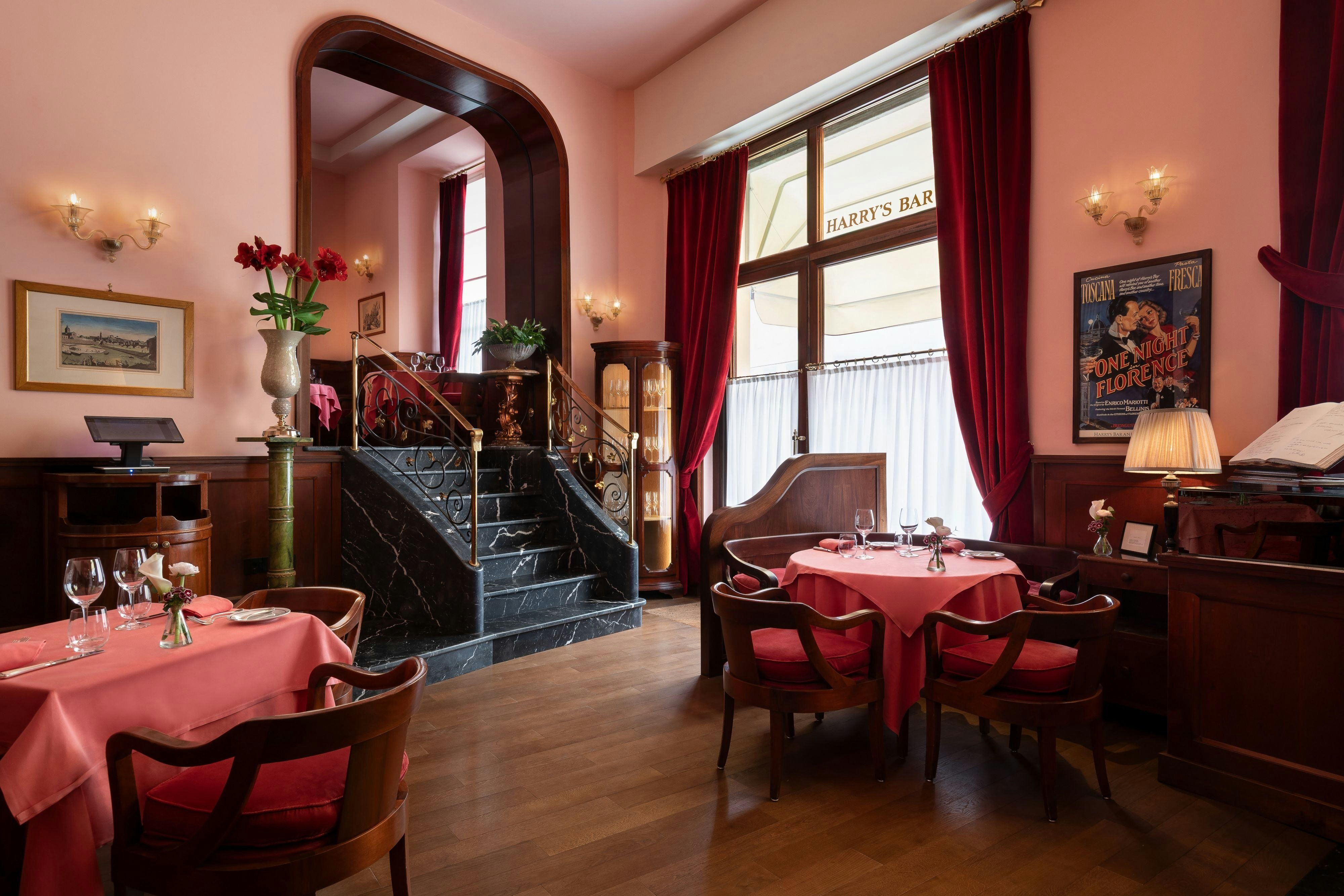 Sina Villa Medici, Autograph Collection by null