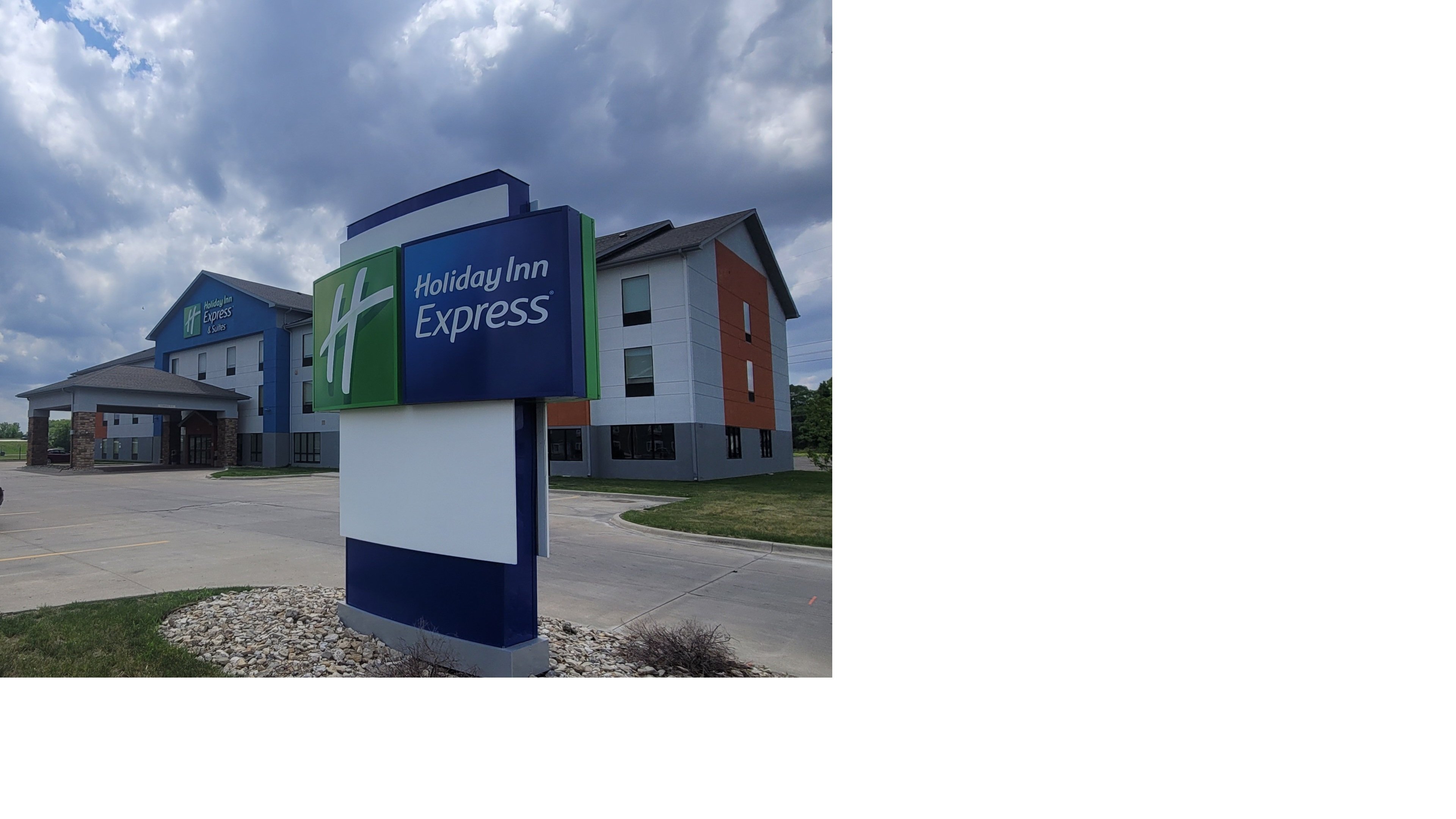 Holiday Inn Express and Suites - Junction City, Kansas photo 6