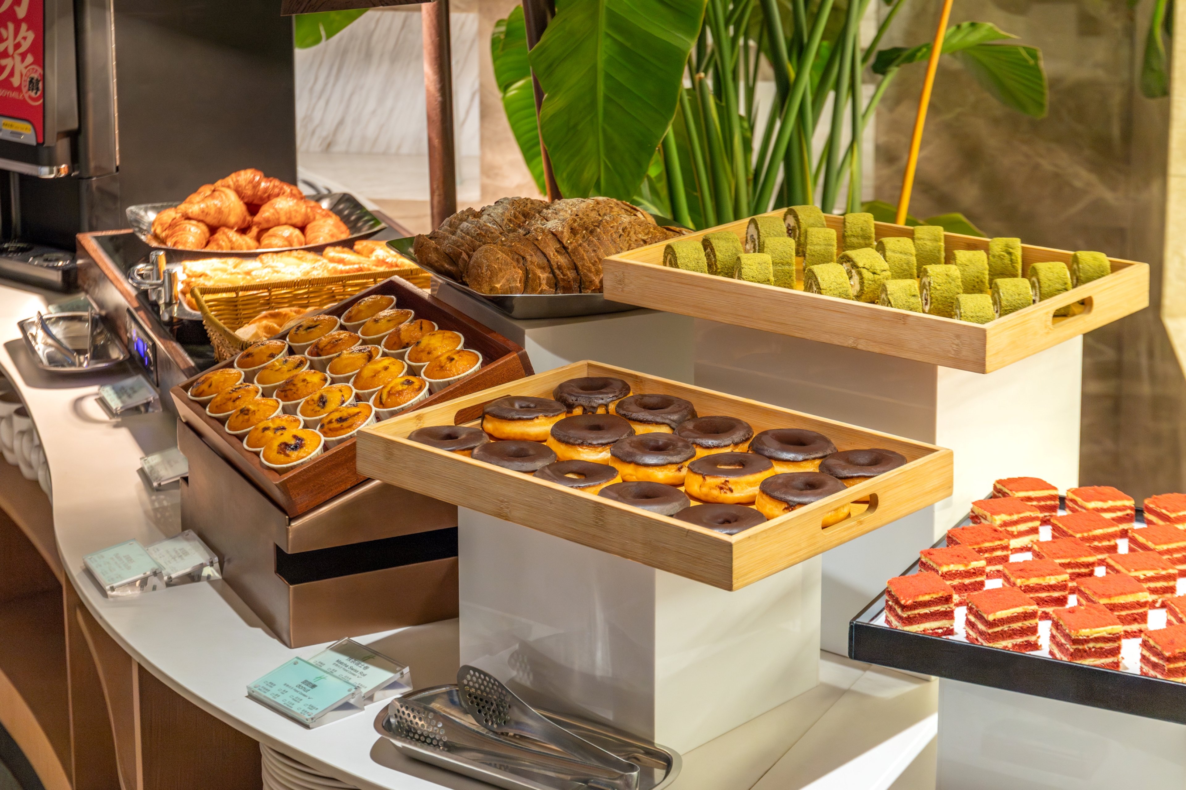 Holiday Inn Shanghai Nanjing Road photo 7