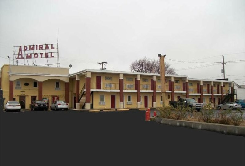 Admiral Motel image