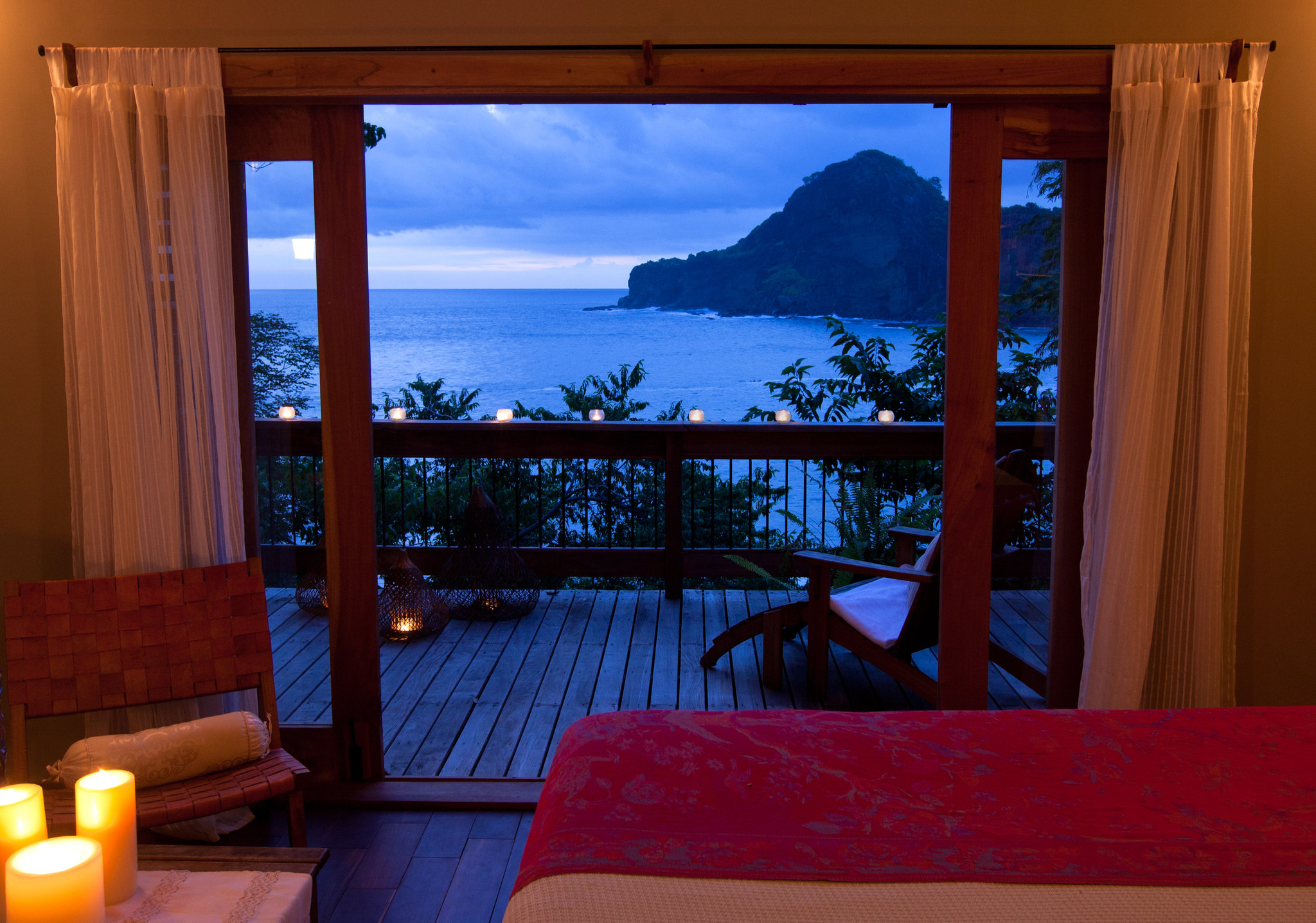 Aqua Oceanfront Resort & Residences by null